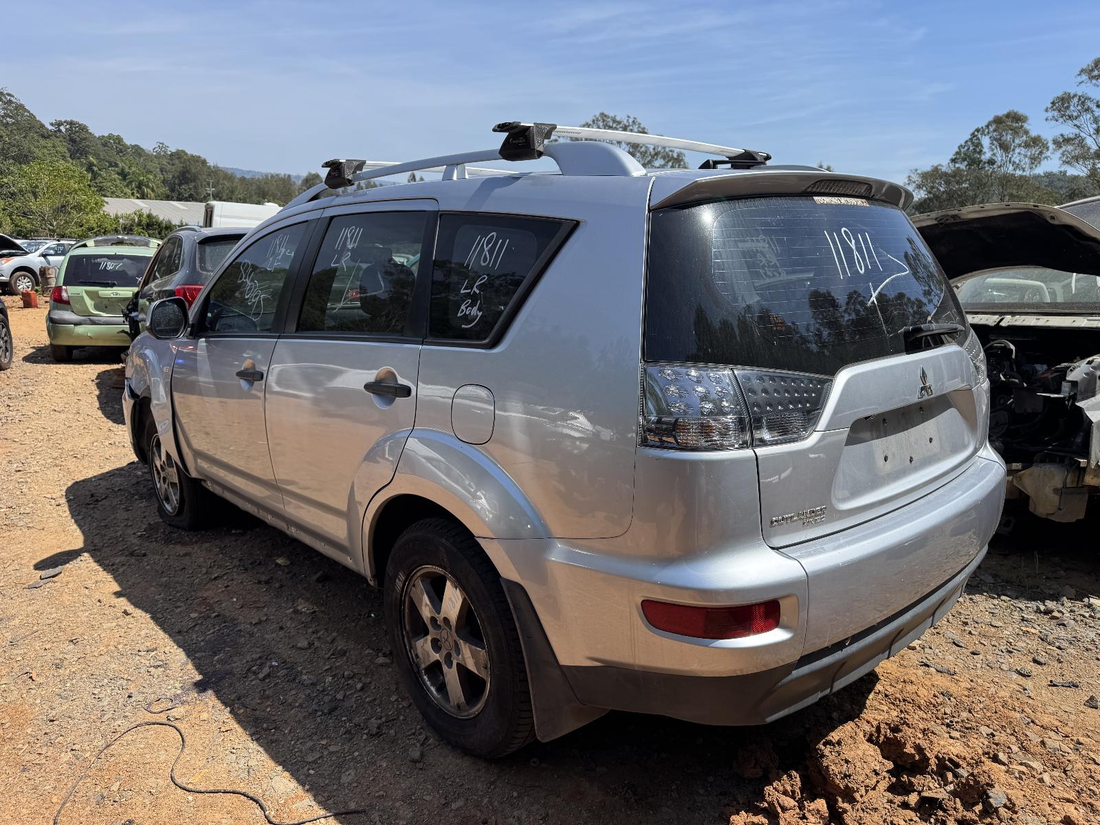 View MITSUBISHI OUTLANDER 2010 5 Door Station Wagon Breaking