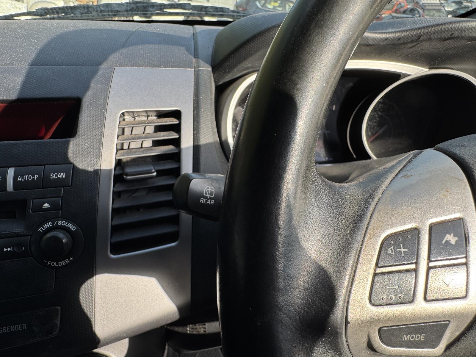 View MITSUBISHI OUTLANDER 2010 5 Door Station Wagon Breaking