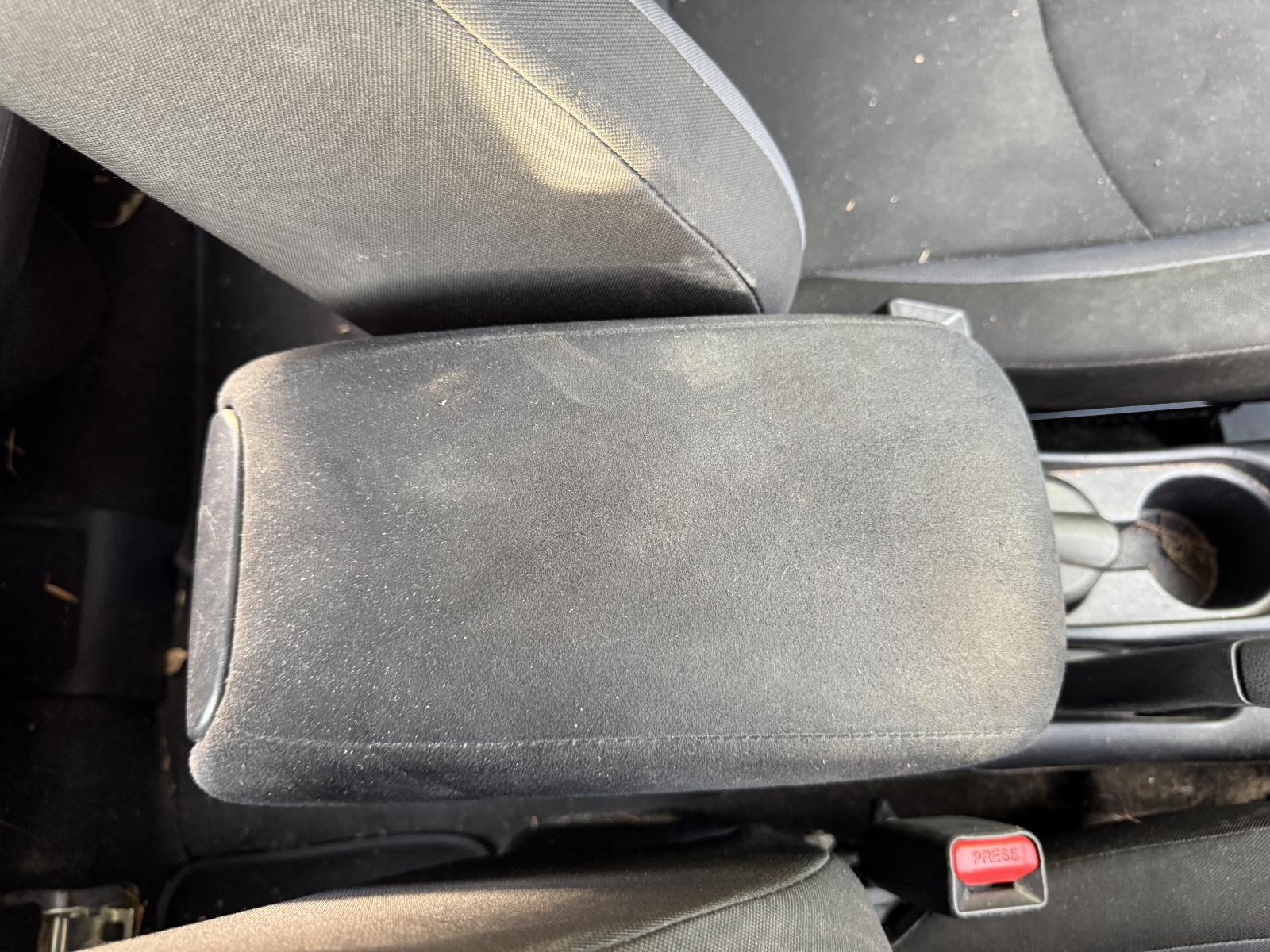 View MITSUBISHI OUTLANDER 2010 5 Door Station Wagon Breaking