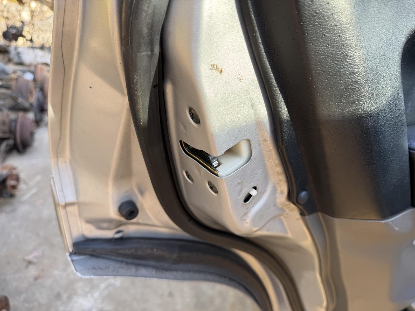 View MITSUBISHI PAJERO 2002 5 Door Station Wagon Breaking