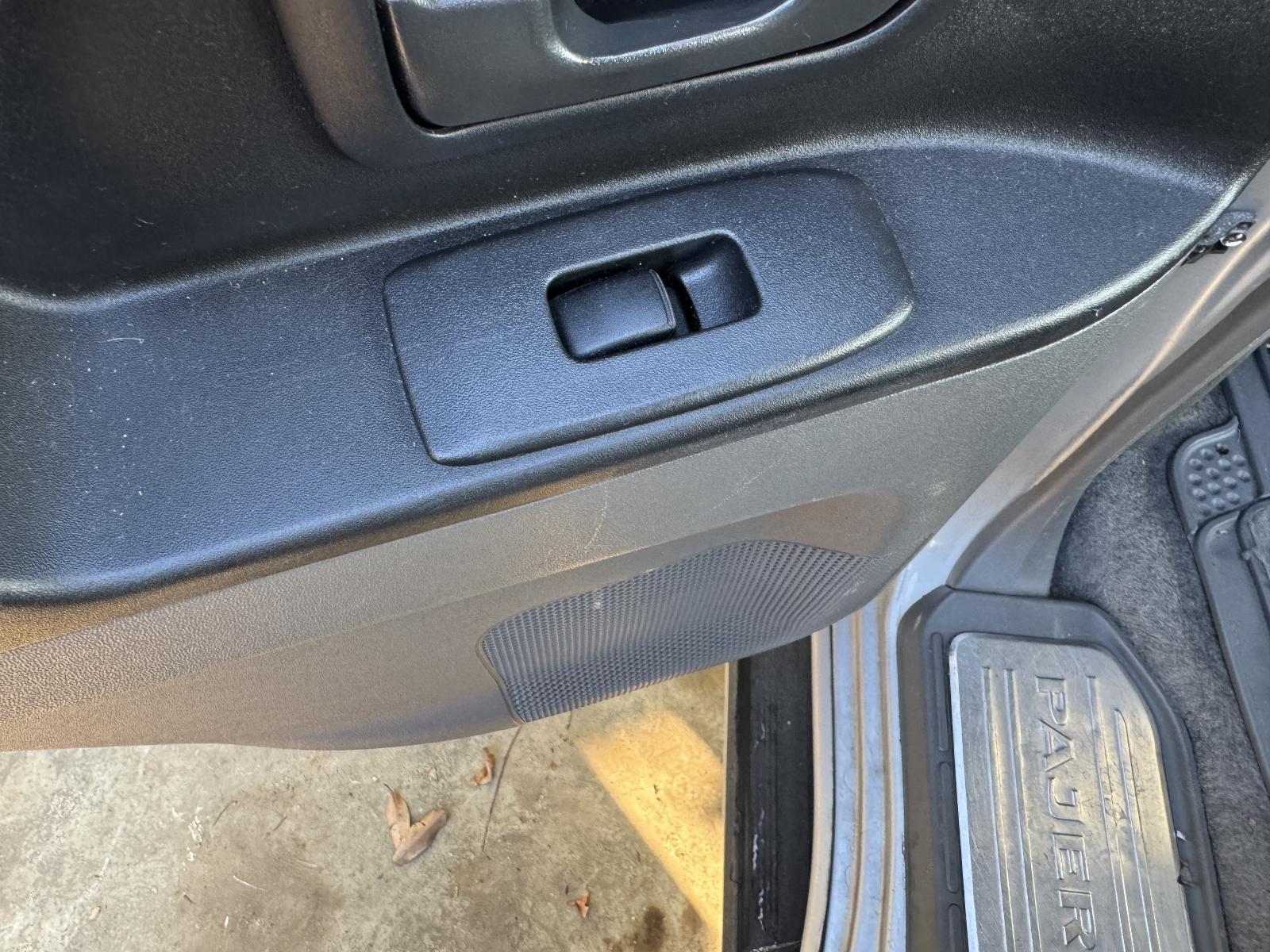 View MITSUBISHI PAJERO 2002 5 Door Station Wagon Breaking