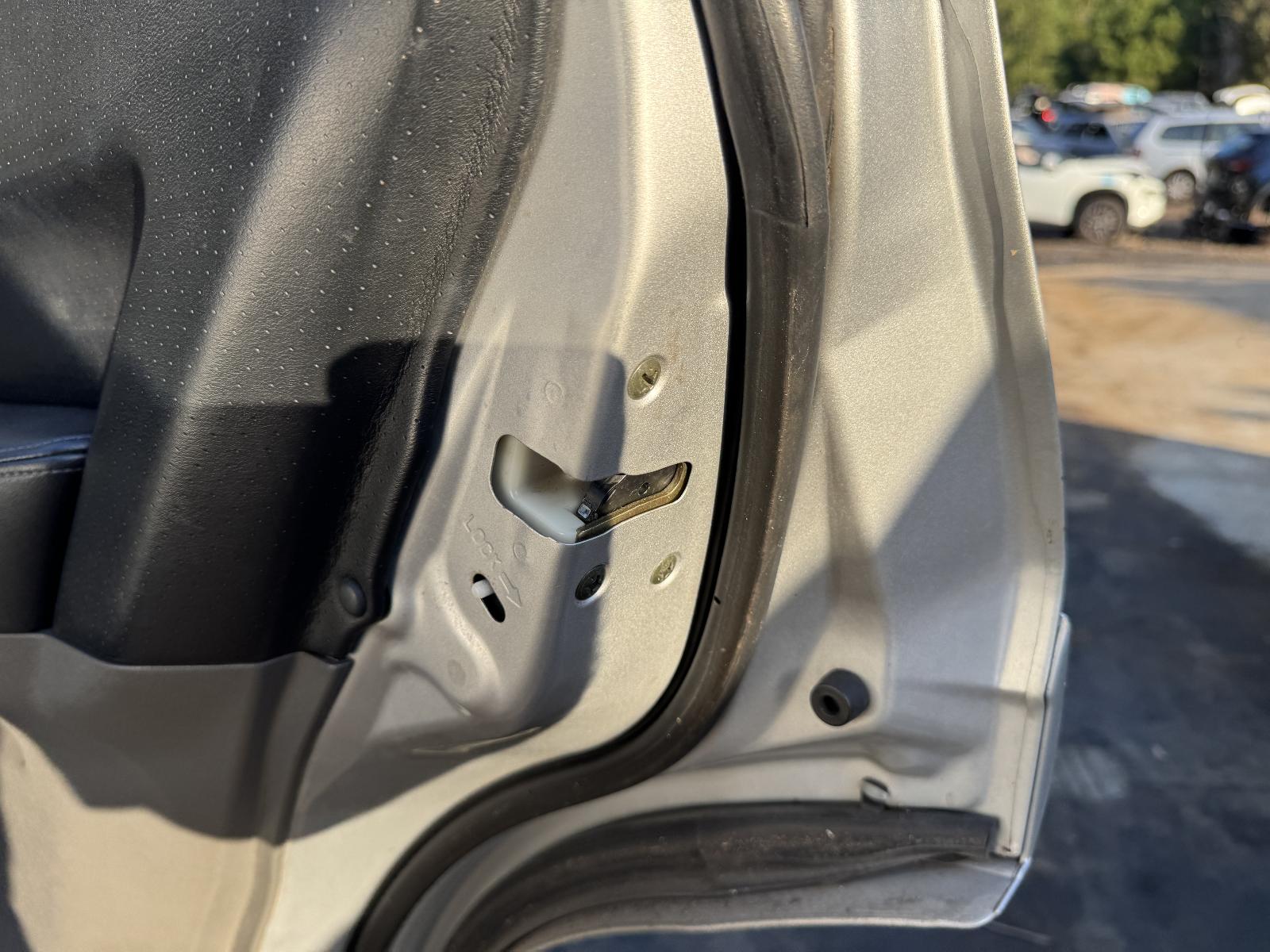 View MITSUBISHI PAJERO 2002 5 Door Station Wagon Breaking