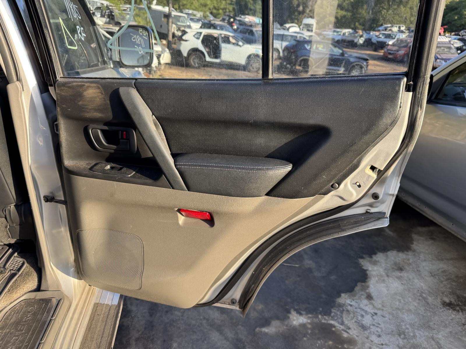 View MITSUBISHI PAJERO 2002 5 Door Station Wagon Breaking