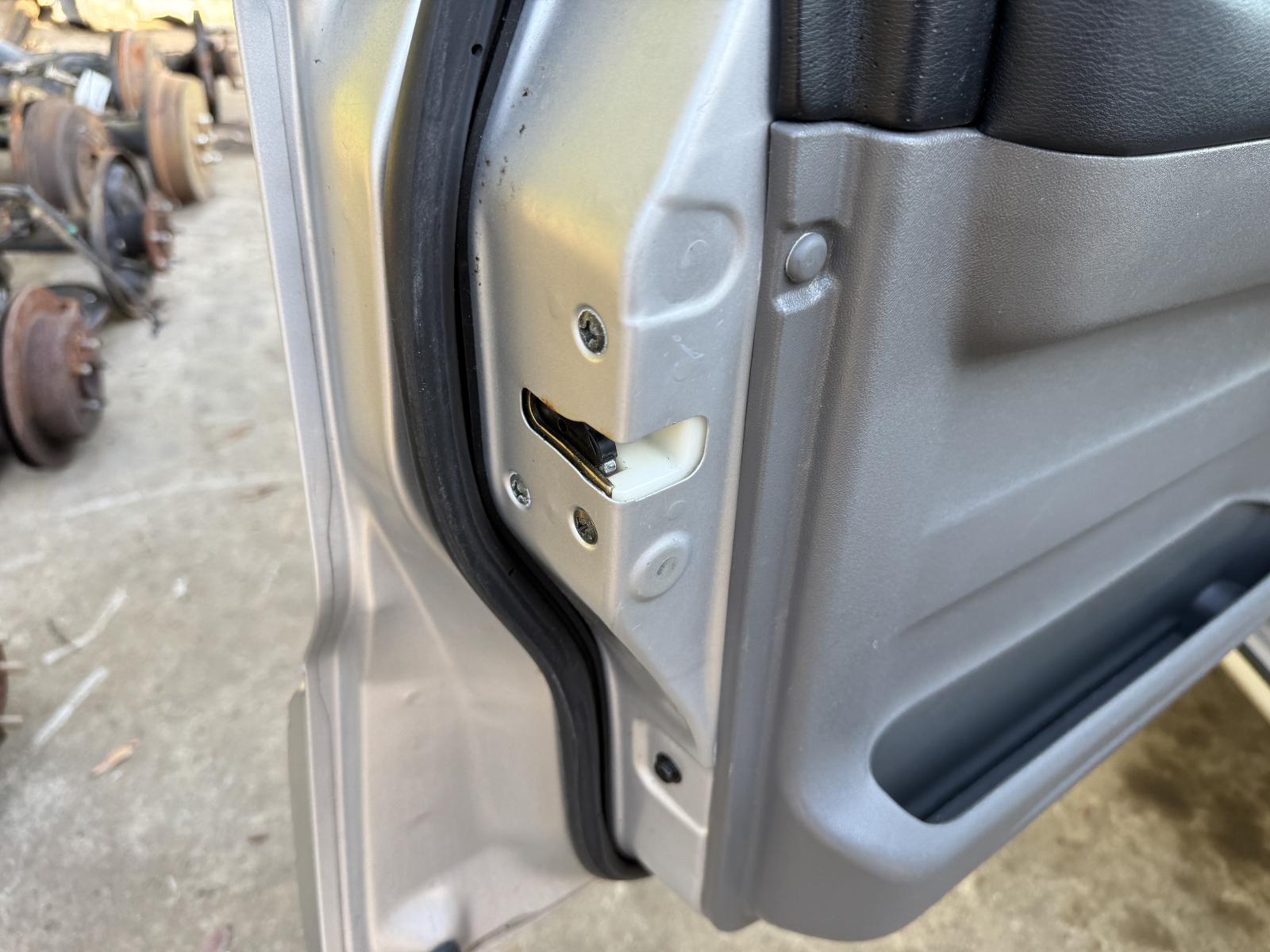 View MITSUBISHI PAJERO 2002 5 Door Station Wagon Breaking