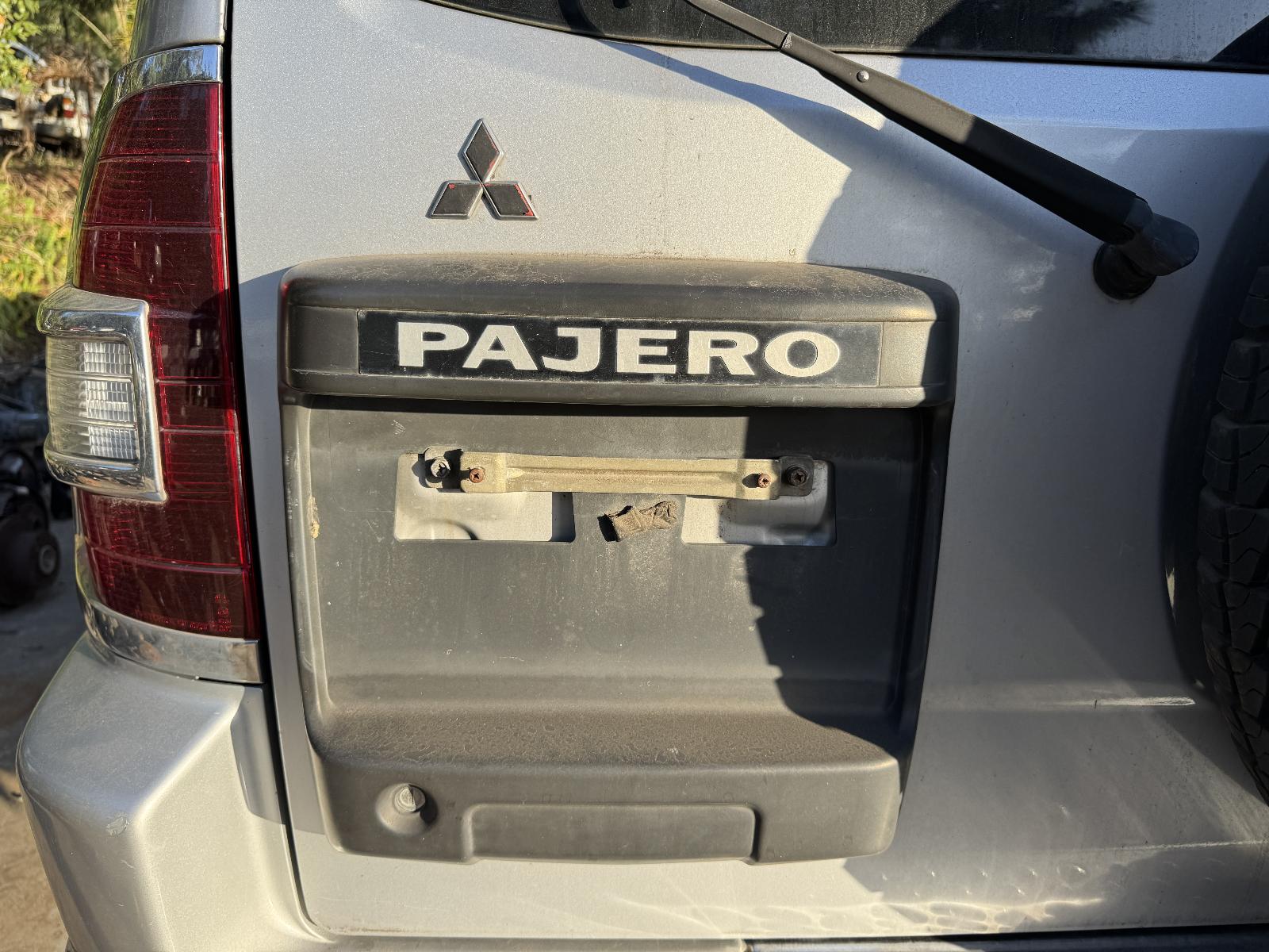 View MITSUBISHI PAJERO 2002 5 Door Station Wagon Breaking