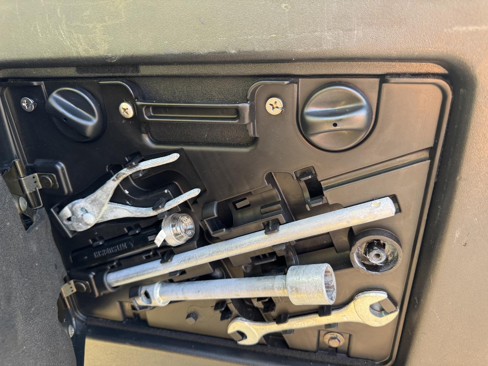 View MITSUBISHI PAJERO 2002 5 Door Station Wagon Breaking