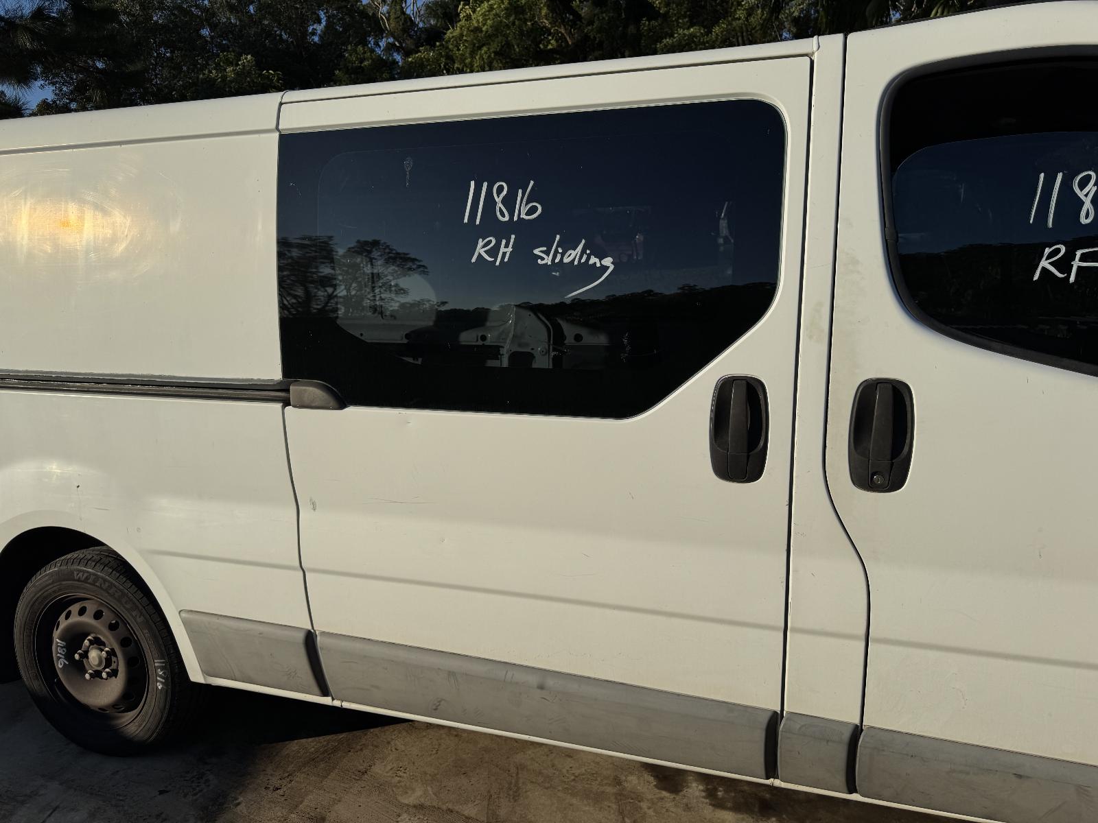 View Auto part Engine RENAULT TRAFIC 2013