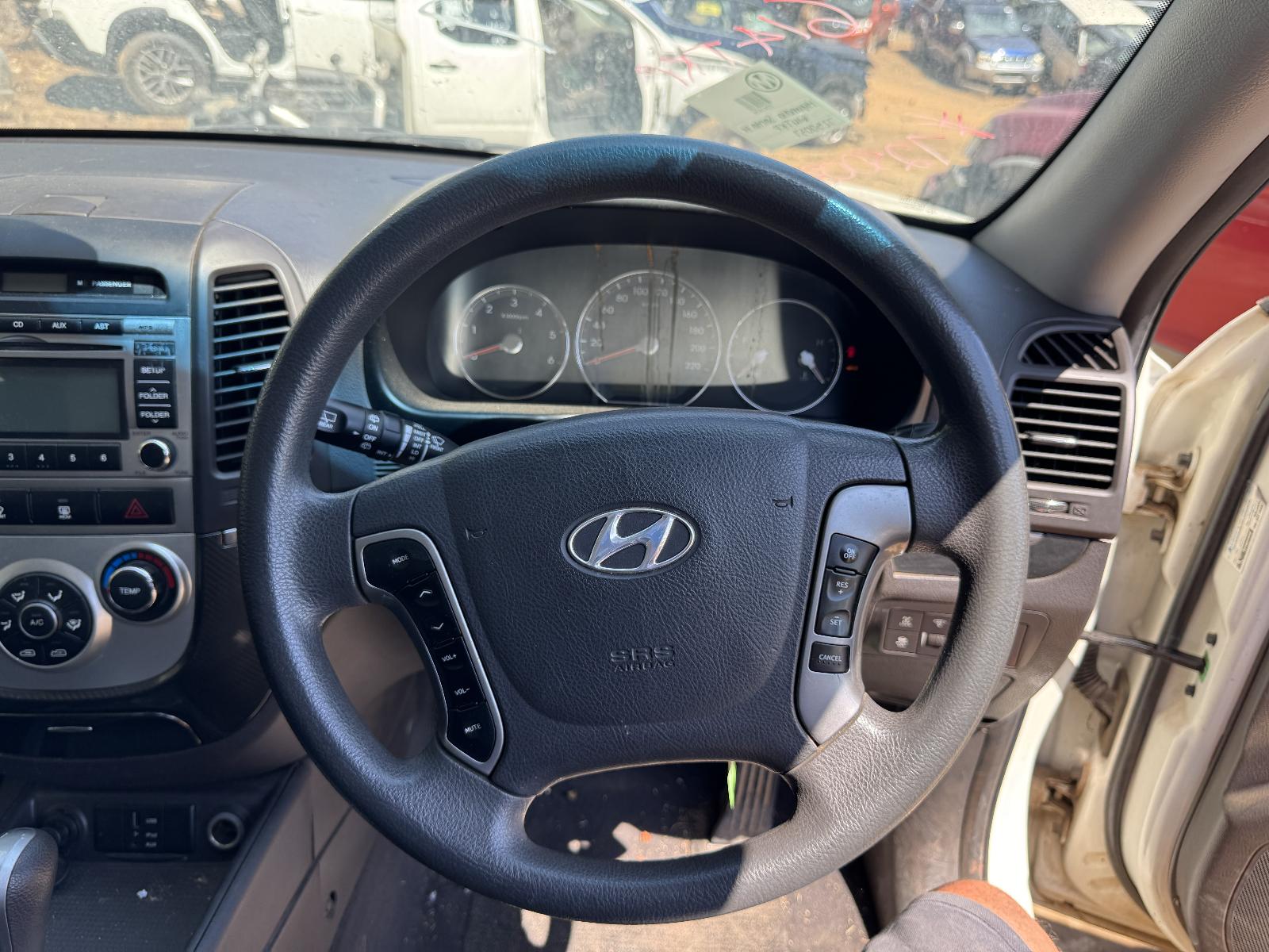 View HYUNDAI SANTA FE 2011 5 Door Station Wagon Breaking