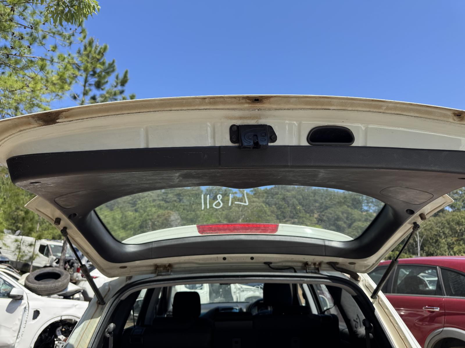 View HYUNDAI SANTA FE 2011 5 Door Station Wagon Breaking