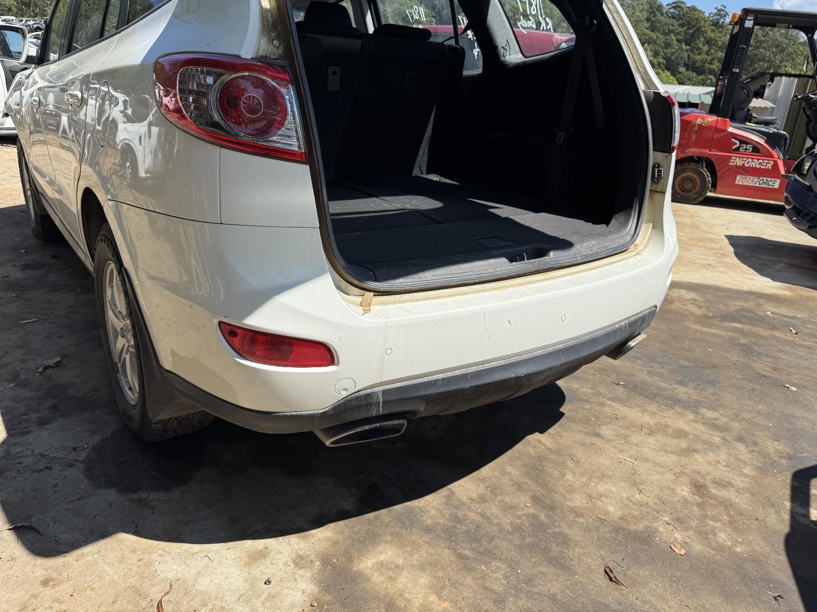View HYUNDAI SANTA FE 2011 5 Door Station Wagon Breaking