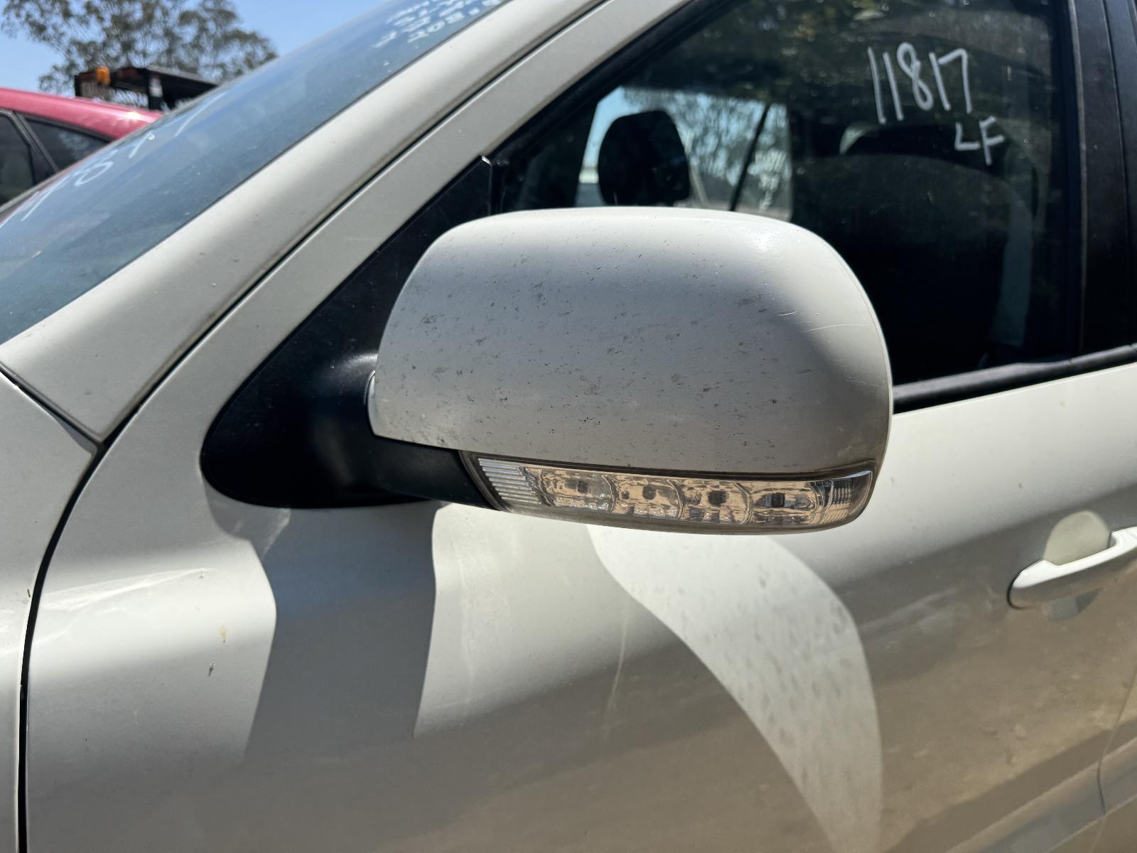 View HYUNDAI SANTA FE 2011 5 Door Station Wagon Breaking