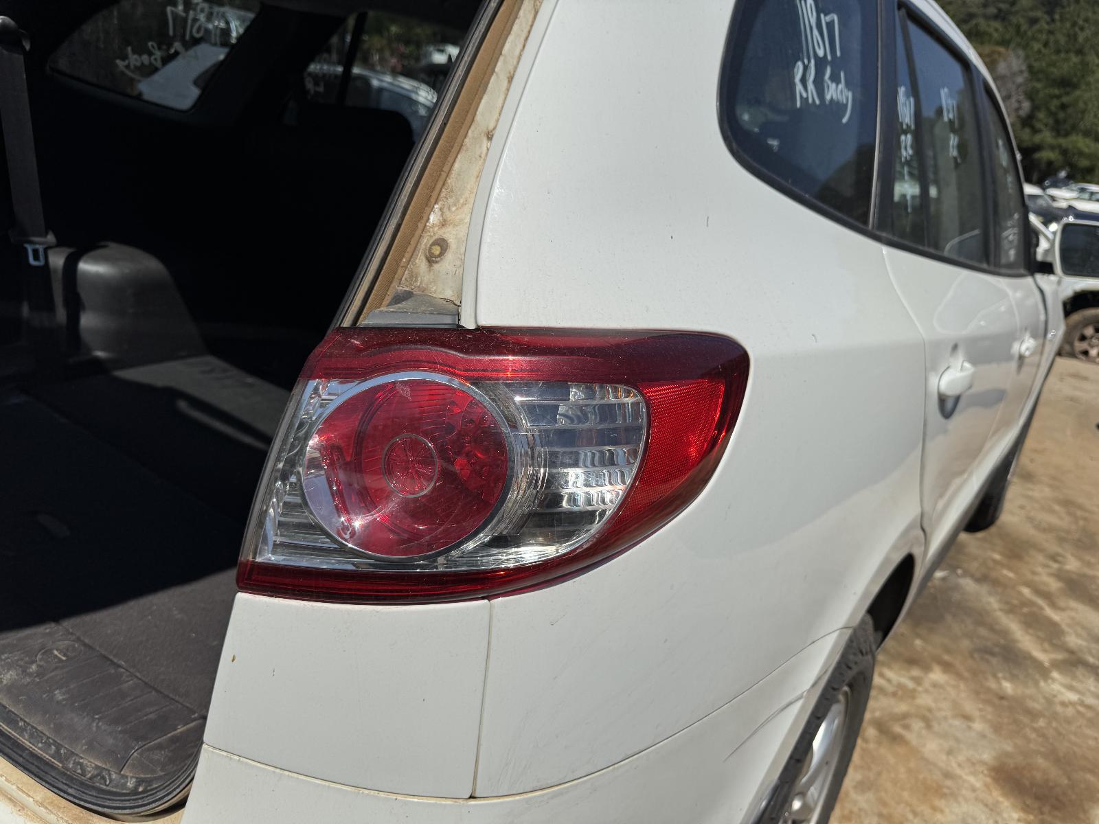 View HYUNDAI SANTA FE 2011 5 Door Station Wagon Breaking