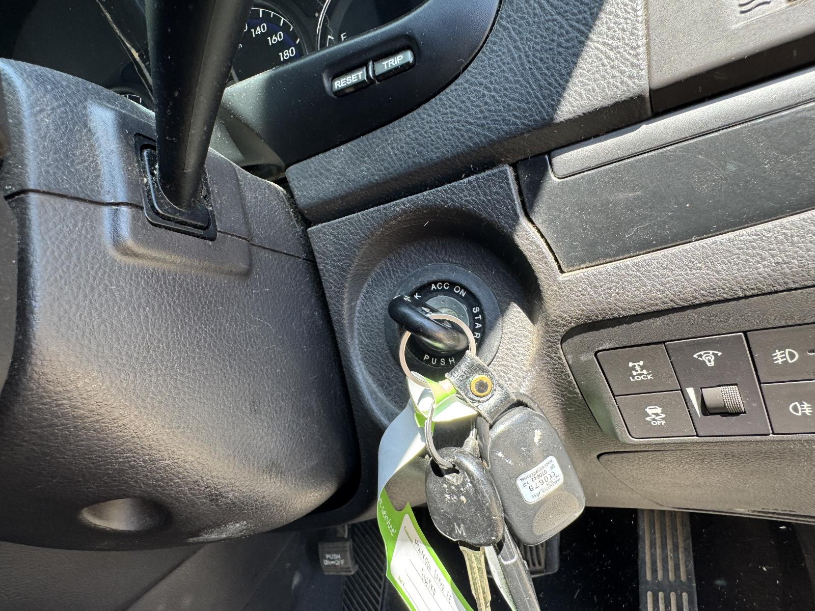 View HYUNDAI SANTA FE 2011 5 Door Station Wagon Breaking