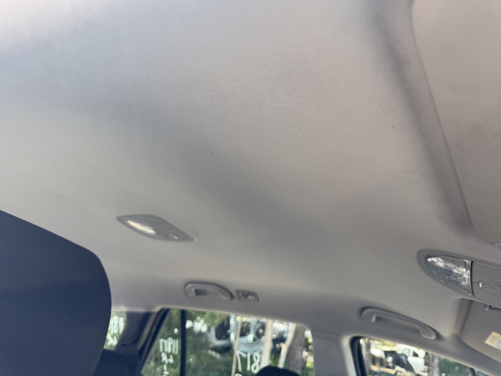 View HYUNDAI SANTA FE 2011 5 Door Station Wagon Breaking