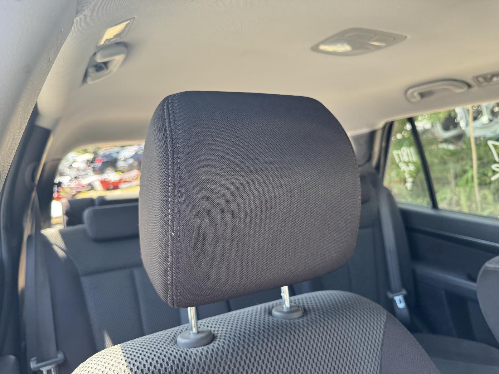 View HYUNDAI SANTA FE 2011 5 Door Station Wagon Breaking