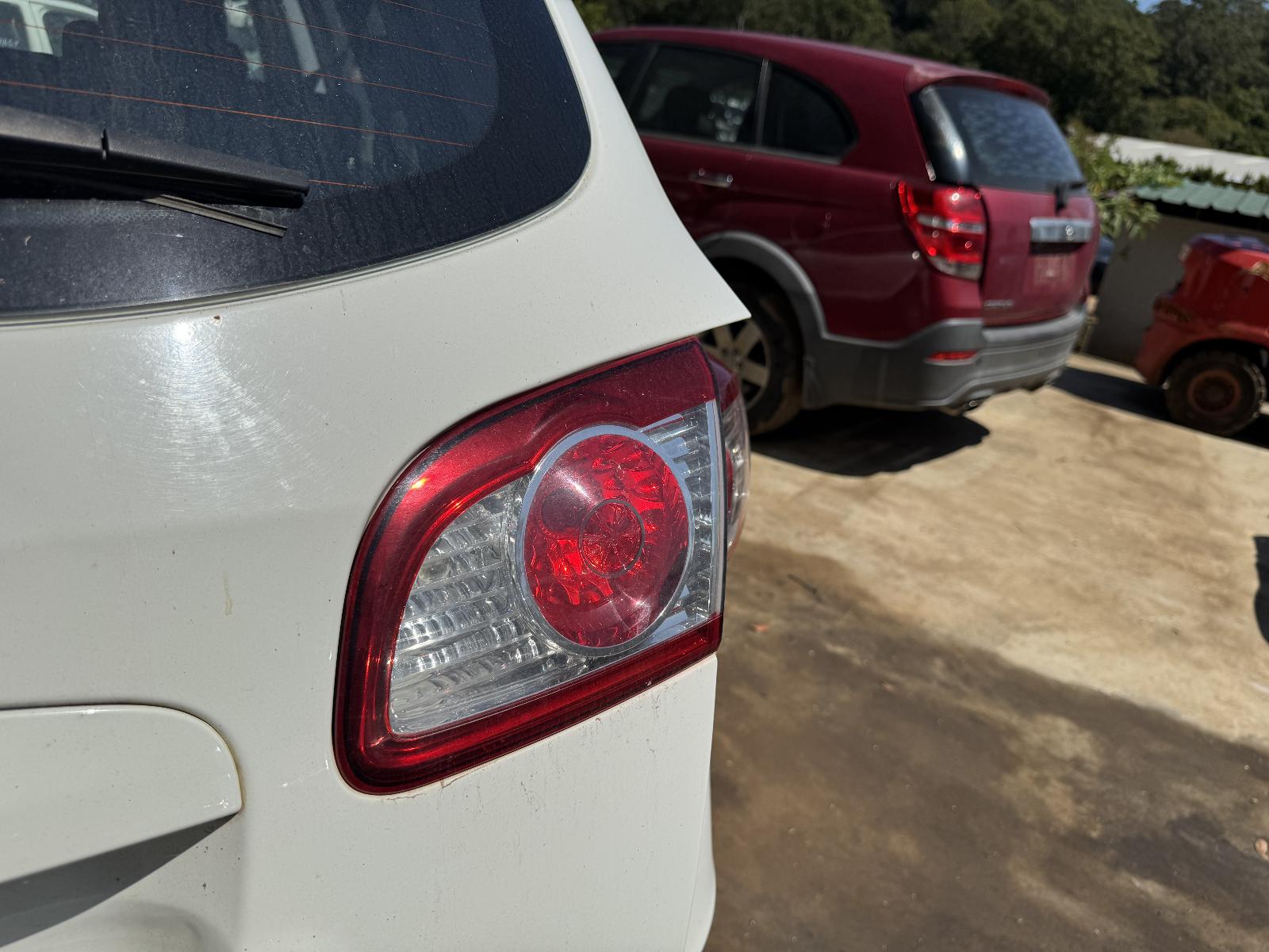 View HYUNDAI SANTA FE 2011 5 Door Station Wagon Breaking