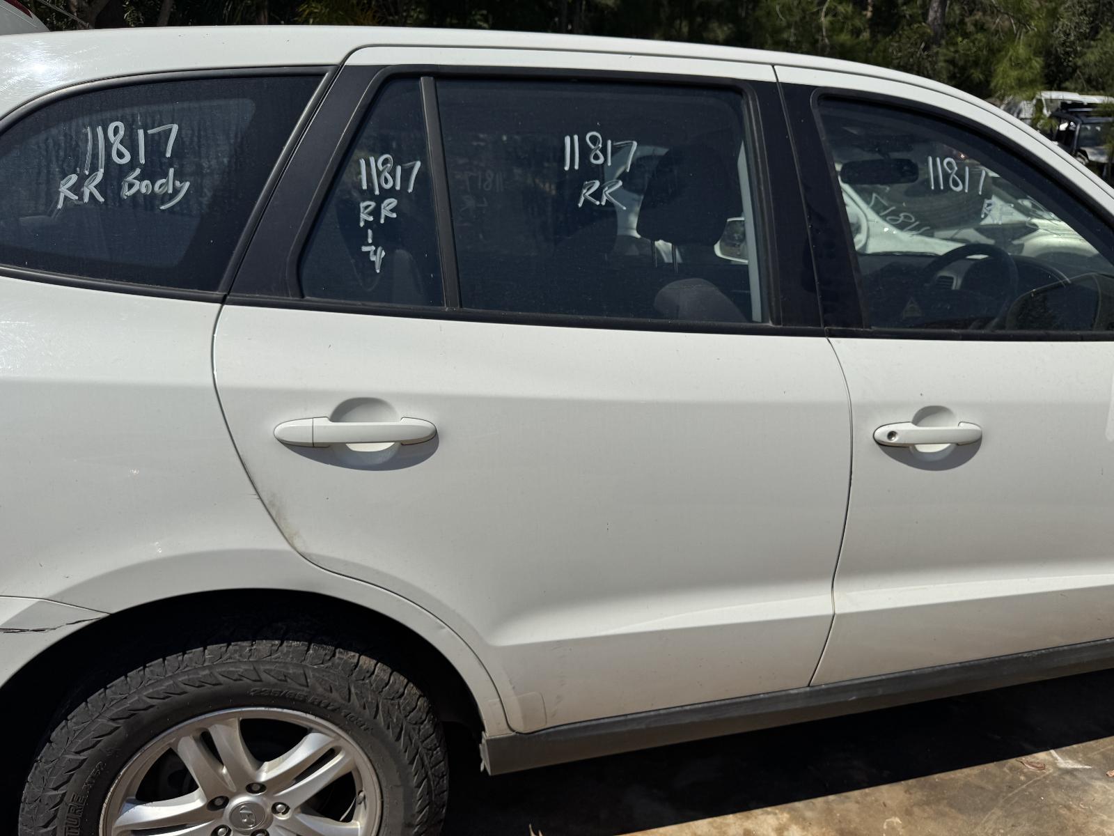 View HYUNDAI SANTA FE 2011 5 Door Station Wagon Breaking