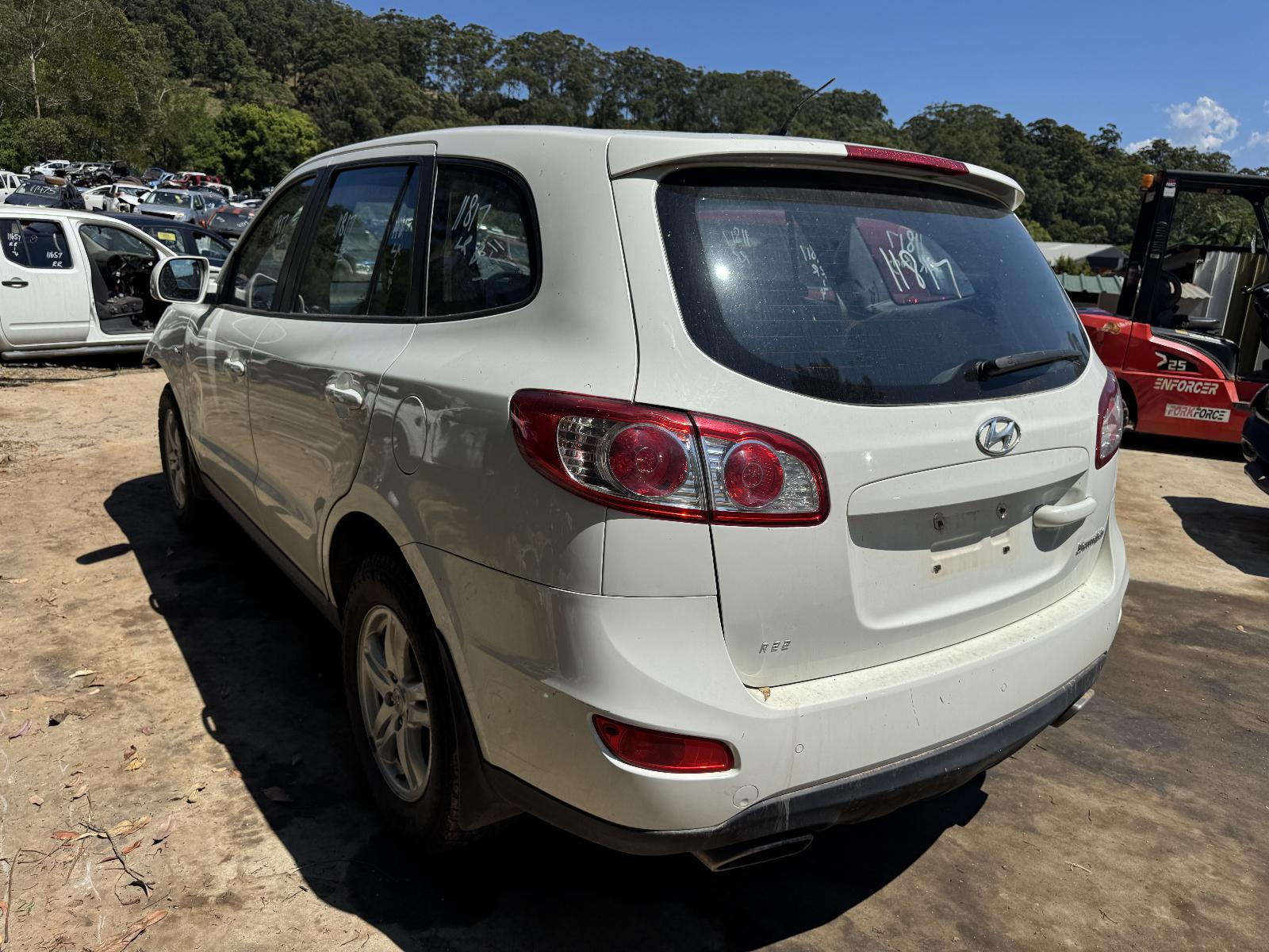 View HYUNDAI SANTA FE 2011 5 Door Station Wagon Breaking