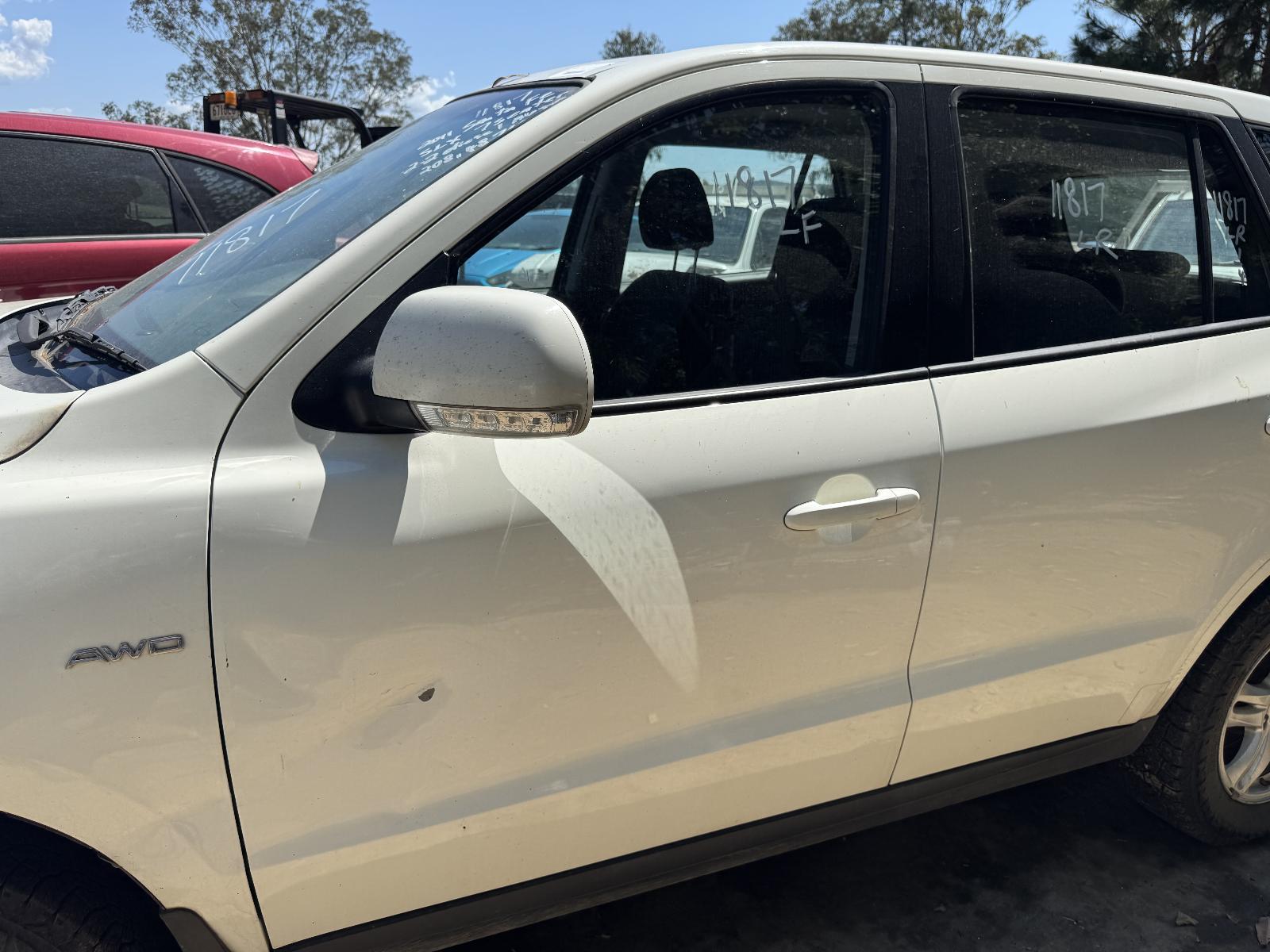 View HYUNDAI SANTA FE 2011 5 Door Station Wagon Breaking
