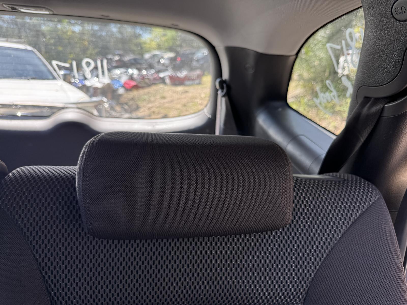 View HYUNDAI SANTA FE 2011 5 Door Station Wagon Breaking