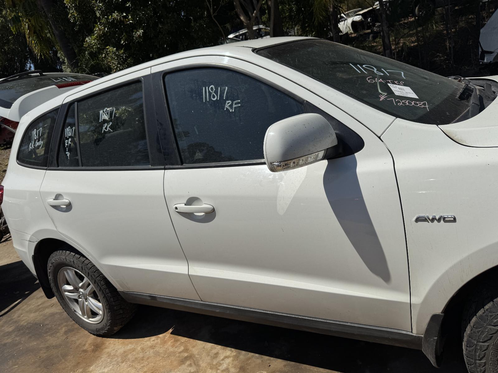 View HYUNDAI SANTA FE 2011 5 Door Station Wagon Breaking