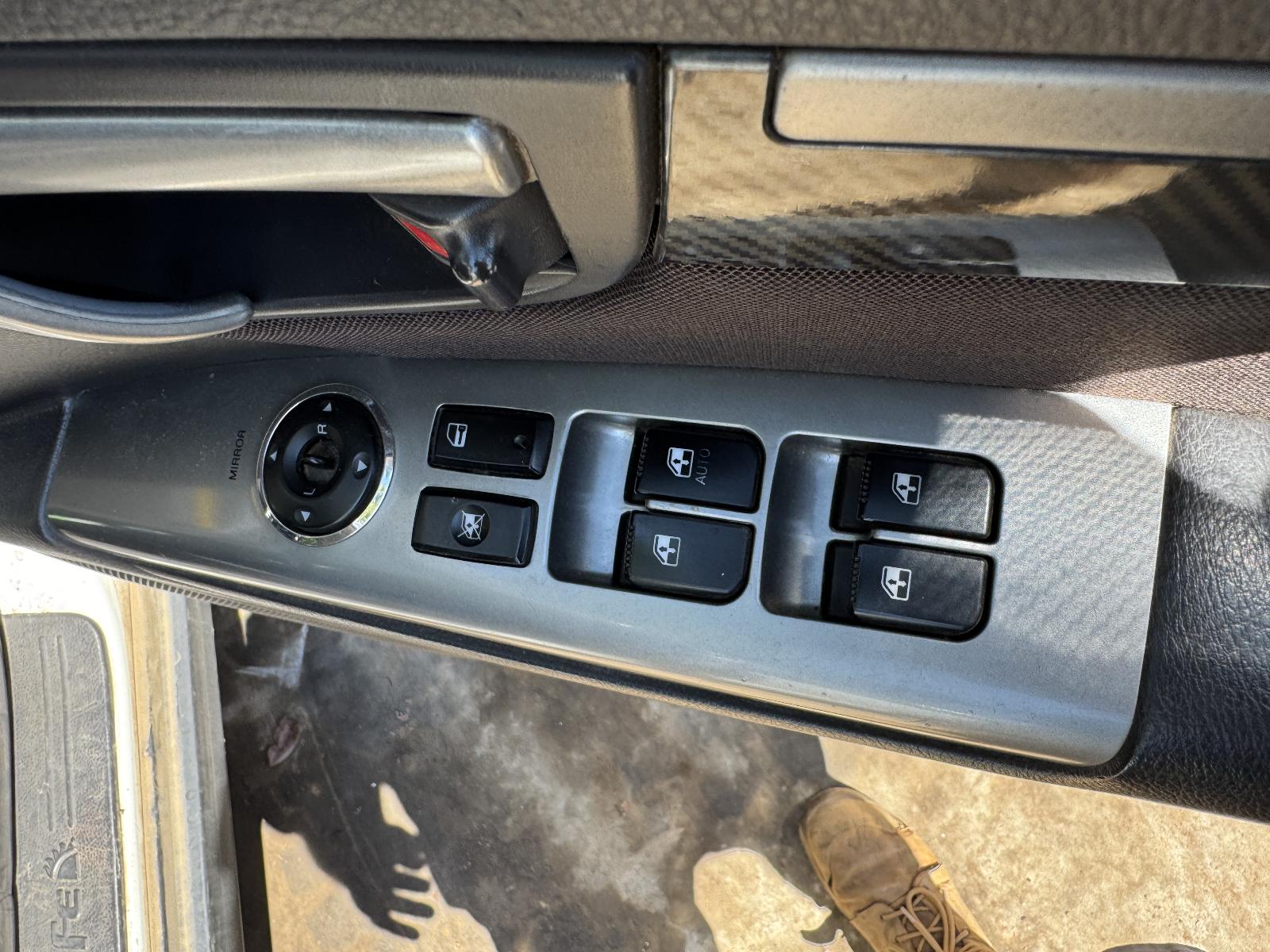 View HYUNDAI SANTA FE 2011 5 Door Station Wagon Breaking