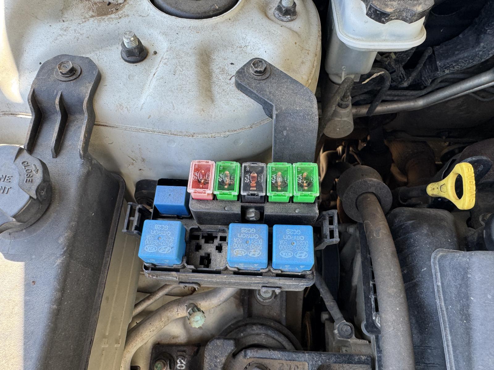 View HYUNDAI SANTA FE 2011 5 Door Station Wagon Breaking