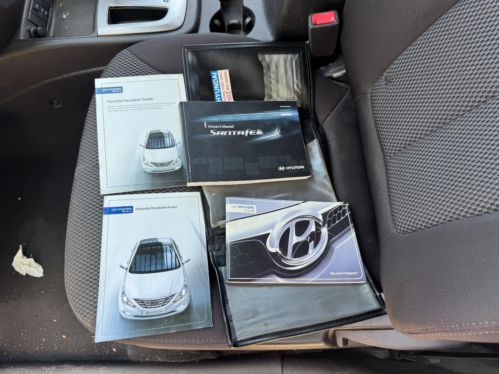 View HYUNDAI SANTA FE 2011 5 Door Station Wagon Breaking