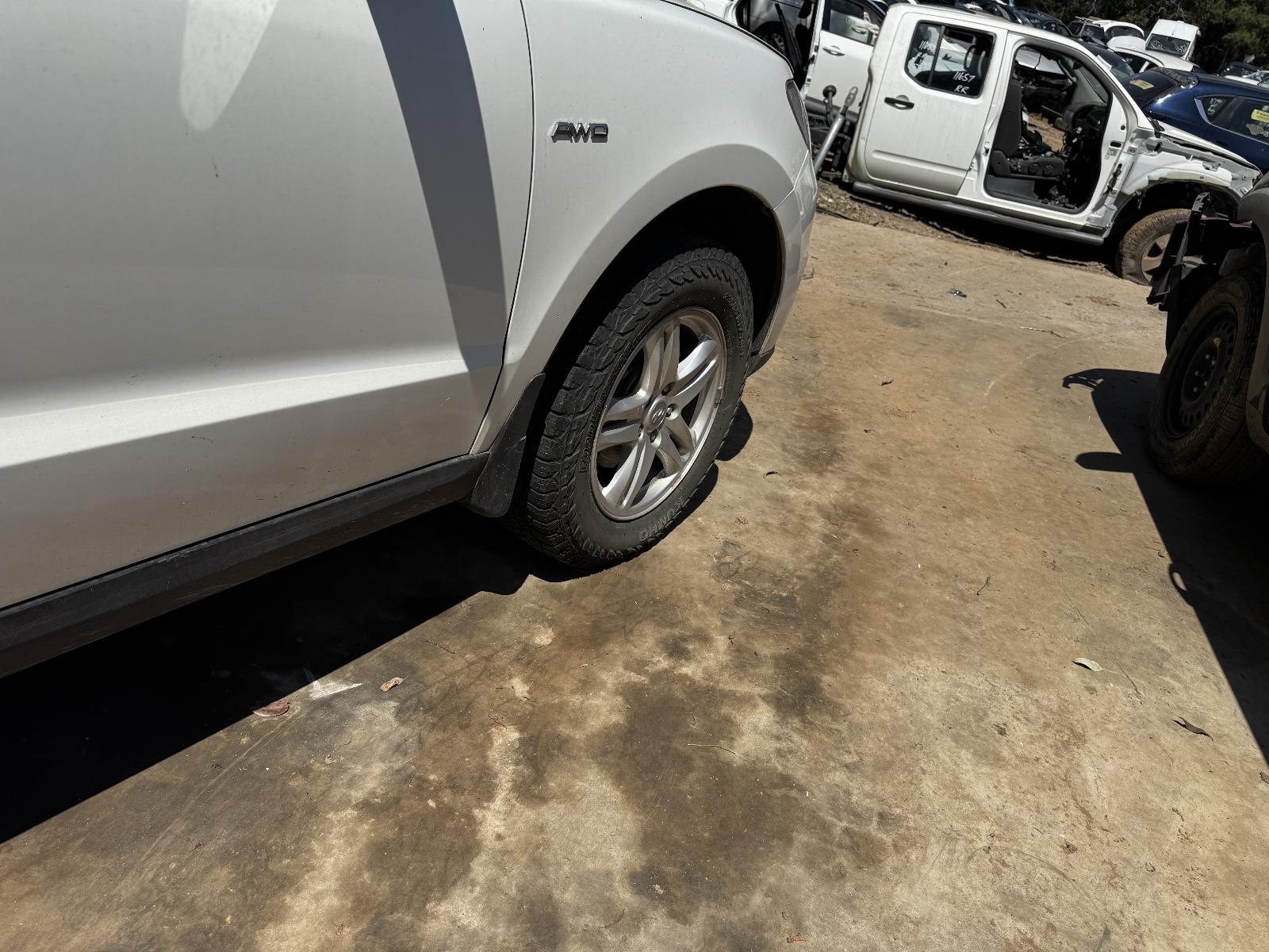 View HYUNDAI SANTA FE 2011 5 Door Station Wagon Breaking