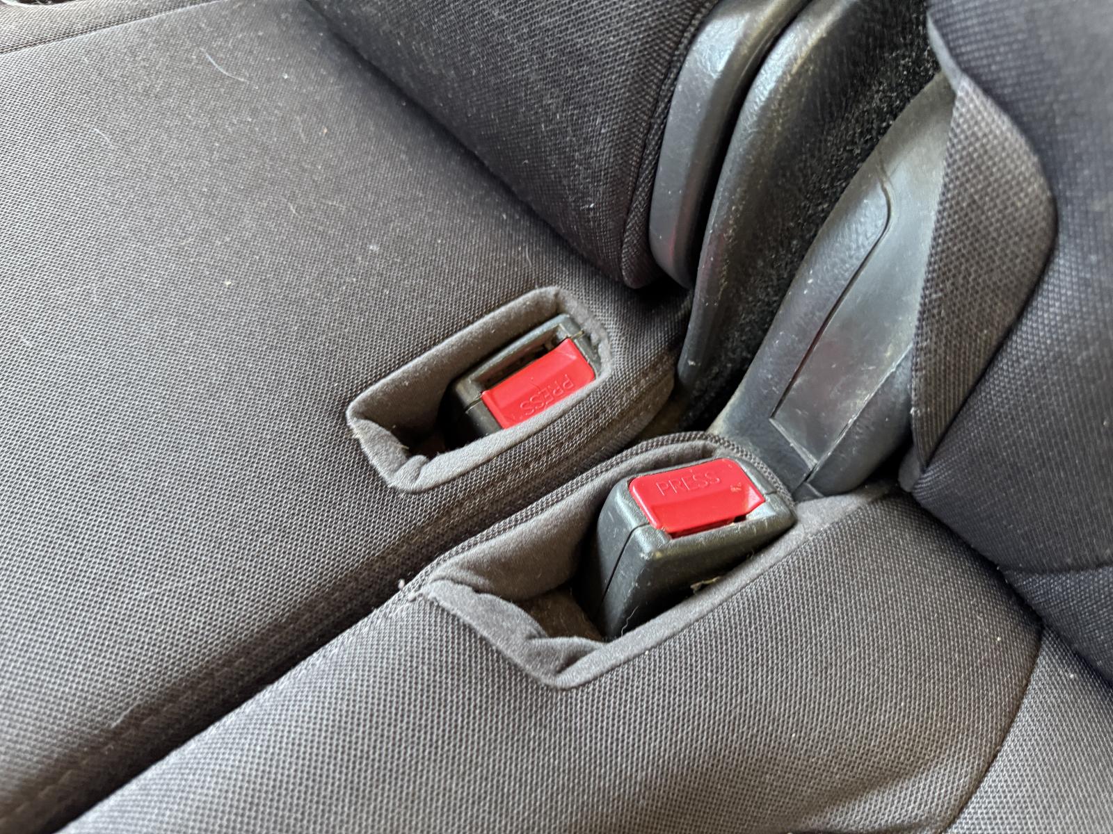 View HYUNDAI SANTA FE 2011 5 Door Station Wagon Breaking