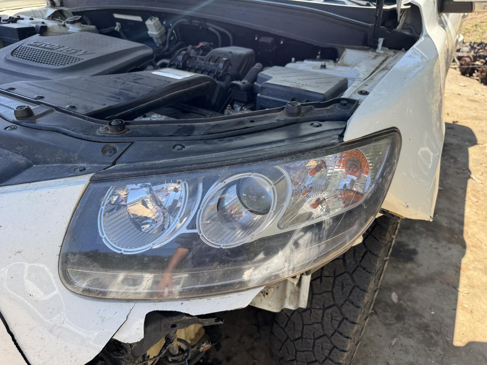 View HYUNDAI SANTA FE 2011 5 Door Station Wagon Breaking