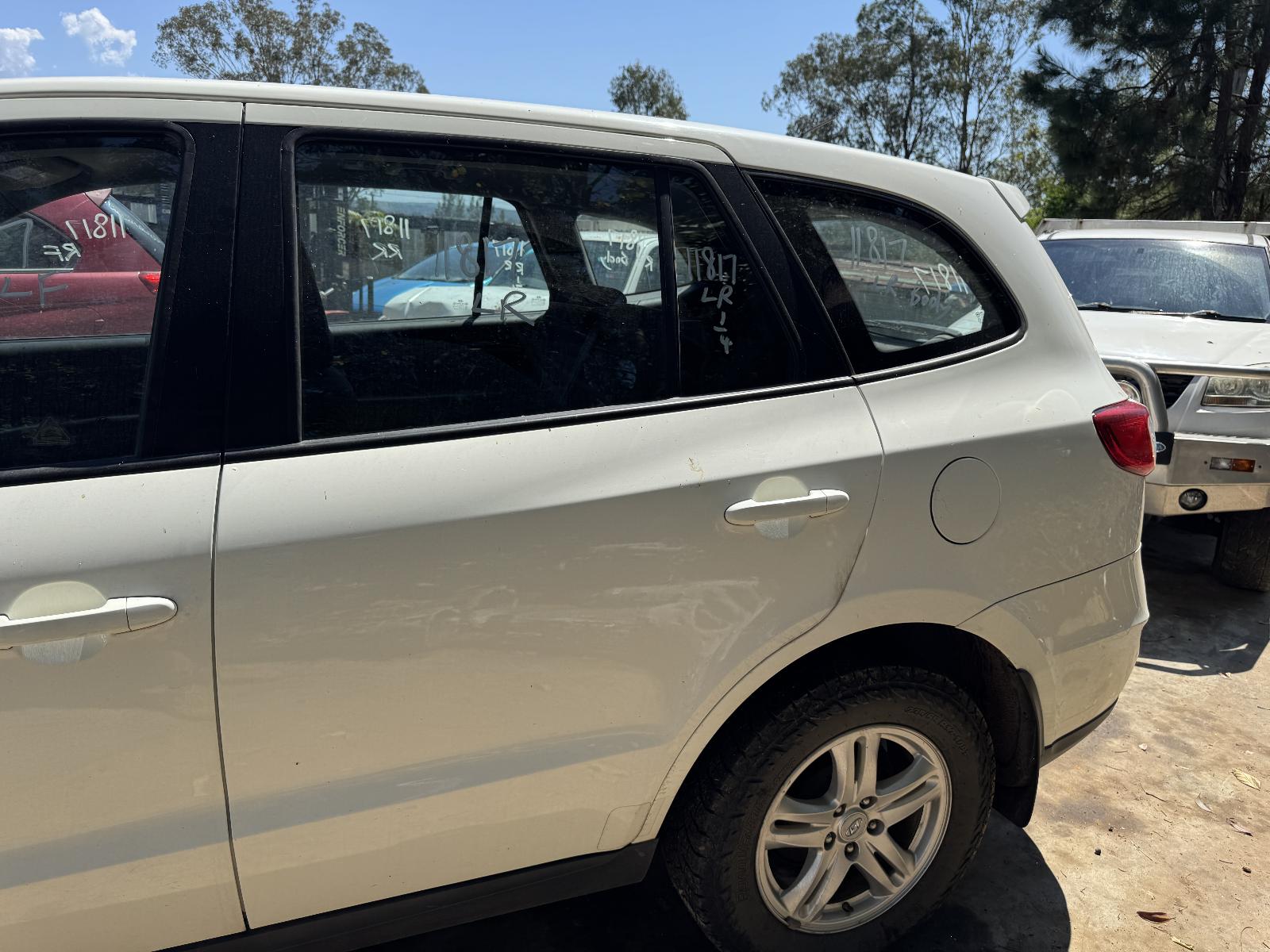 View HYUNDAI SANTA FE 2011 5 Door Station Wagon Breaking