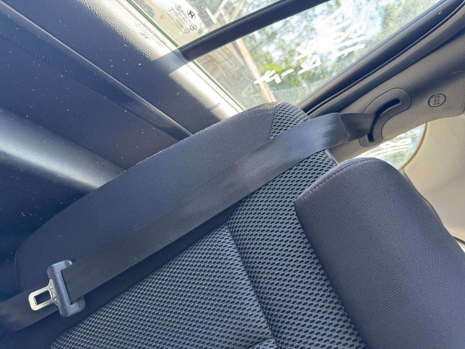 View HYUNDAI SANTA FE 2011 5 Door Station Wagon Breaking