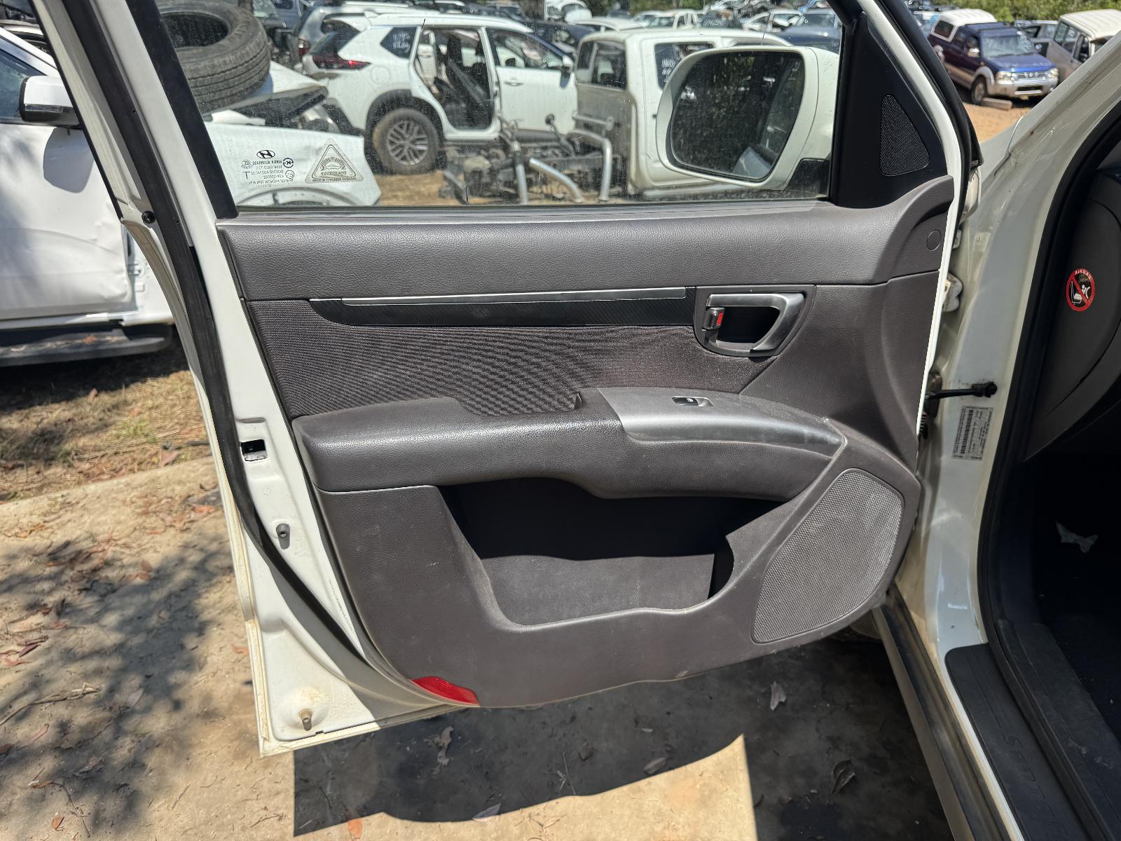 View HYUNDAI SANTA FE 2011 5 Door Station Wagon Breaking