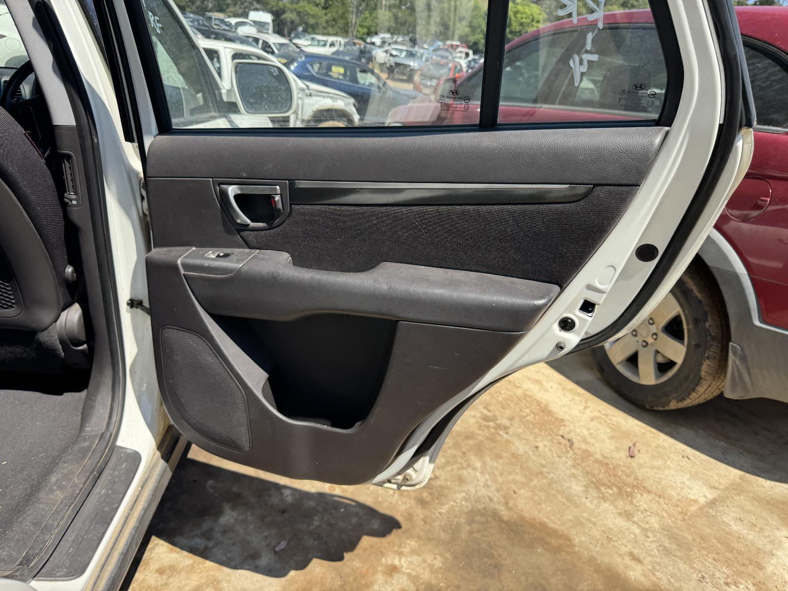 View HYUNDAI SANTA FE 2011 5 Door Station Wagon Breaking