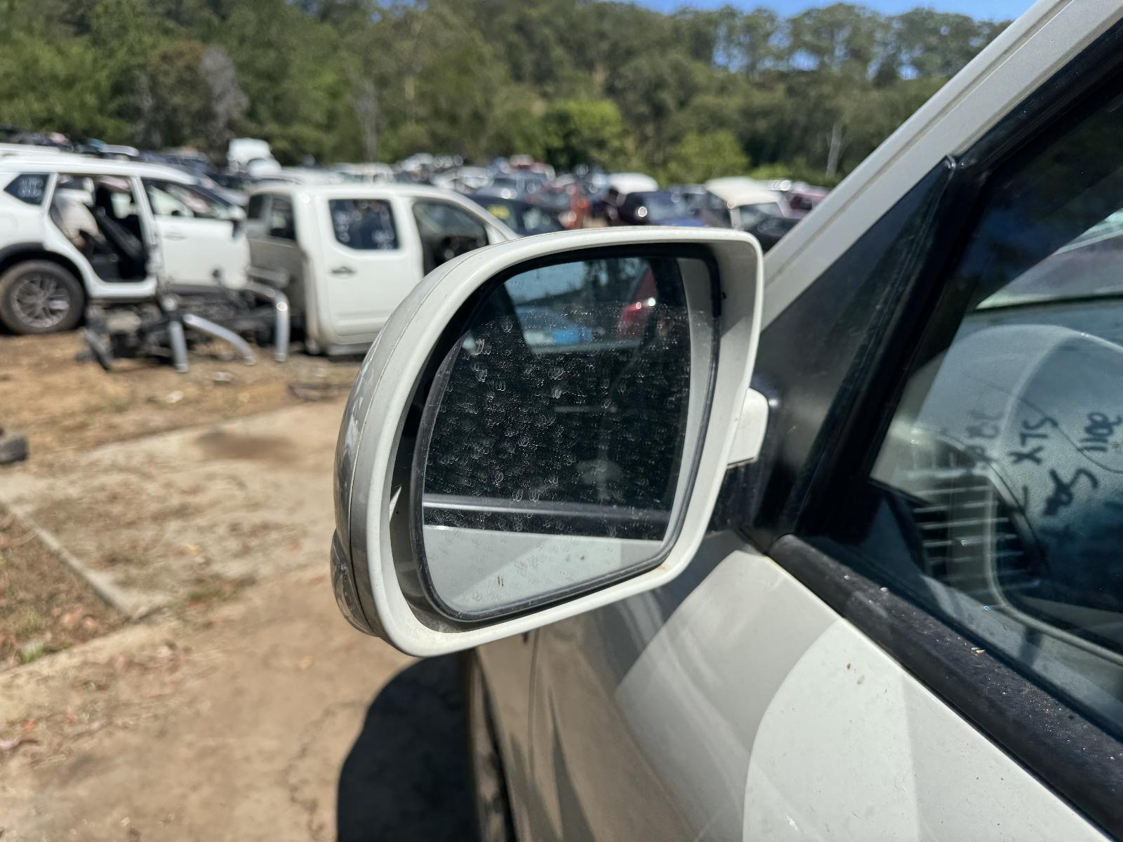 View HYUNDAI SANTA FE 2011 5 Door Station Wagon Breaking