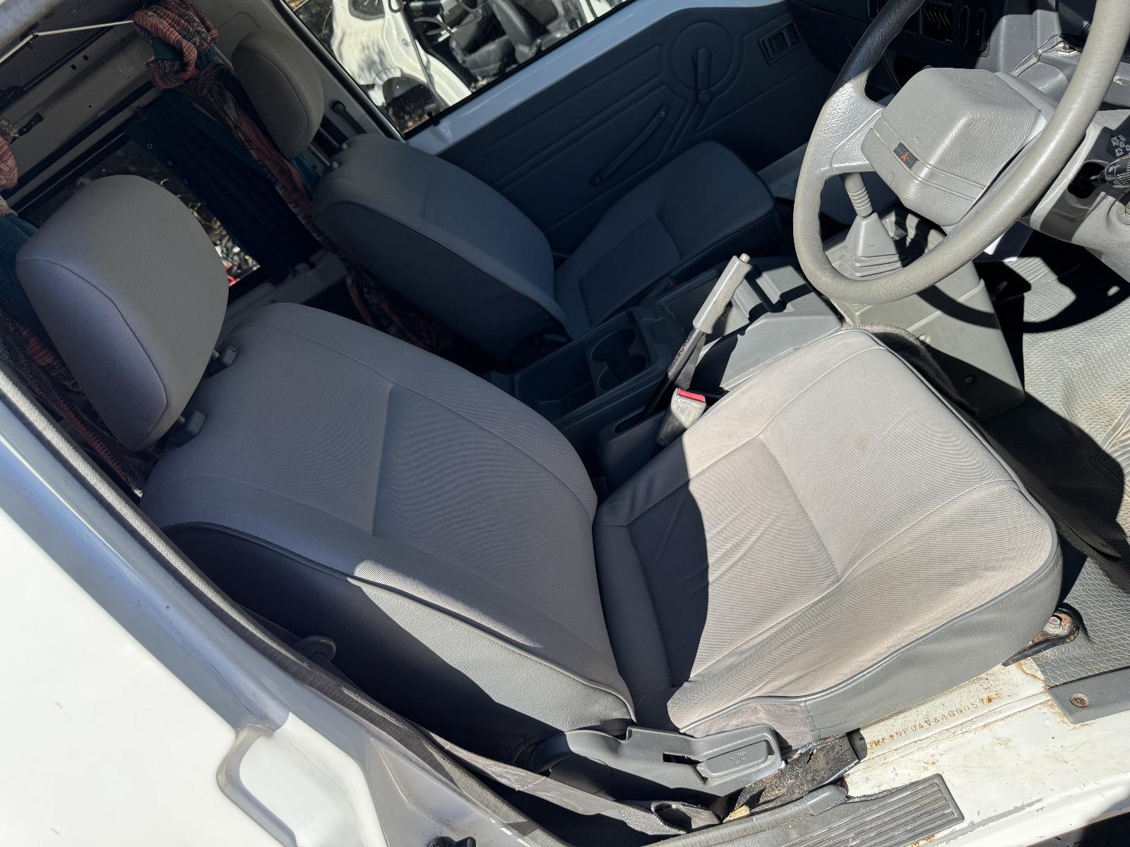 View MITSUBISHI L300 2007 2 Door Van Breaking