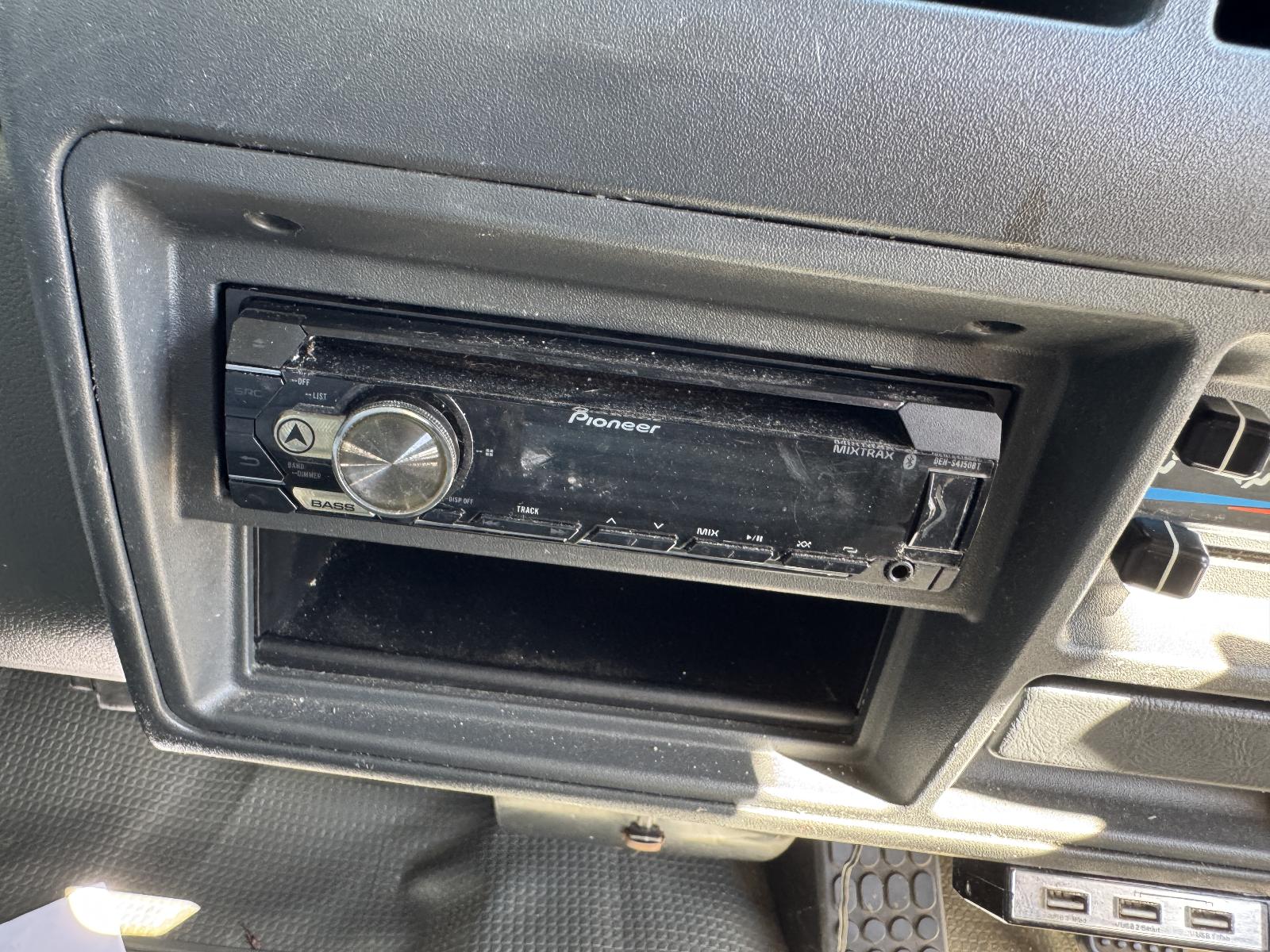 View MITSUBISHI L300 2007 2 Door Van Breaking