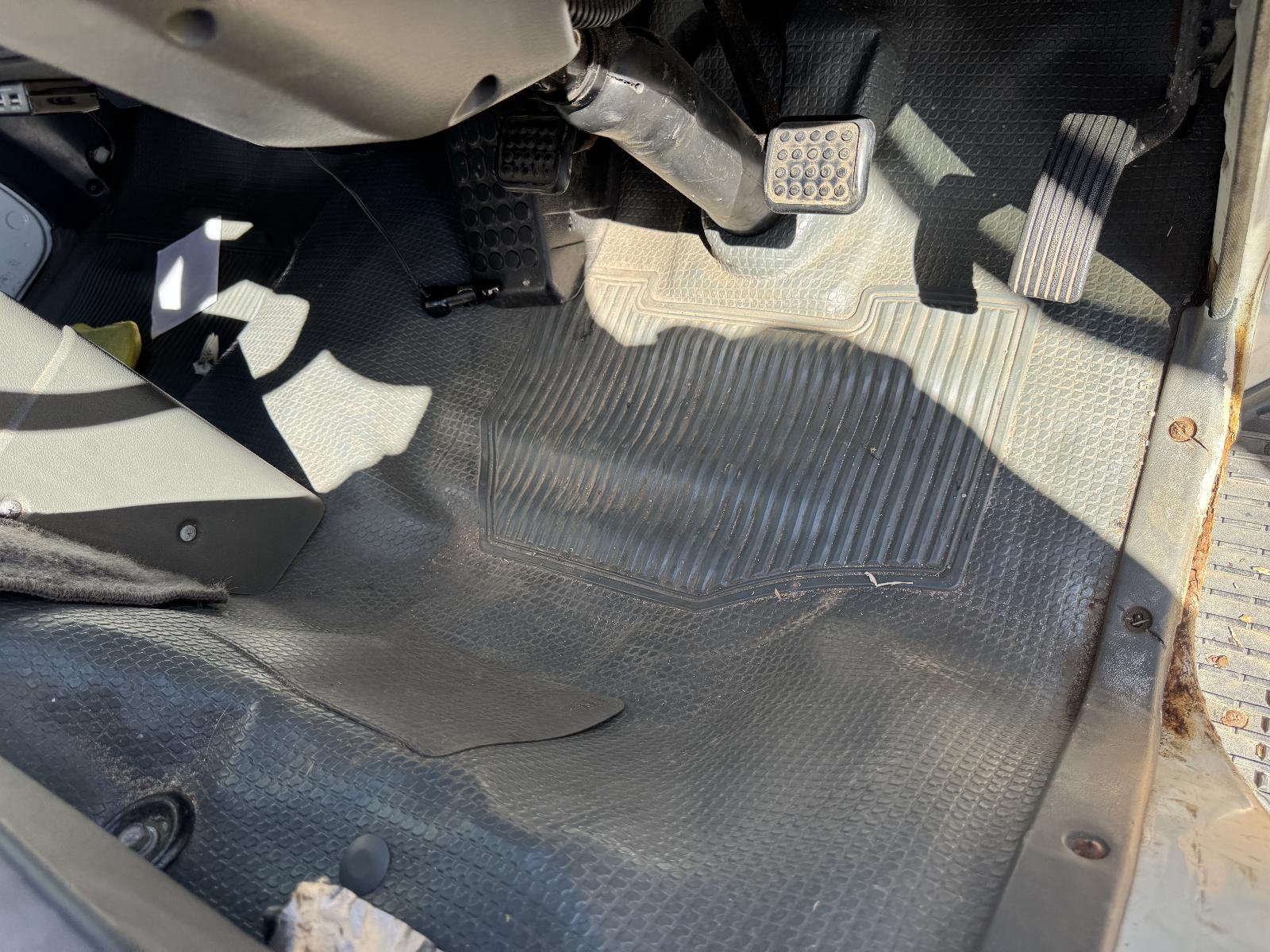 View MITSUBISHI L300 2007 2 Door Van Breaking