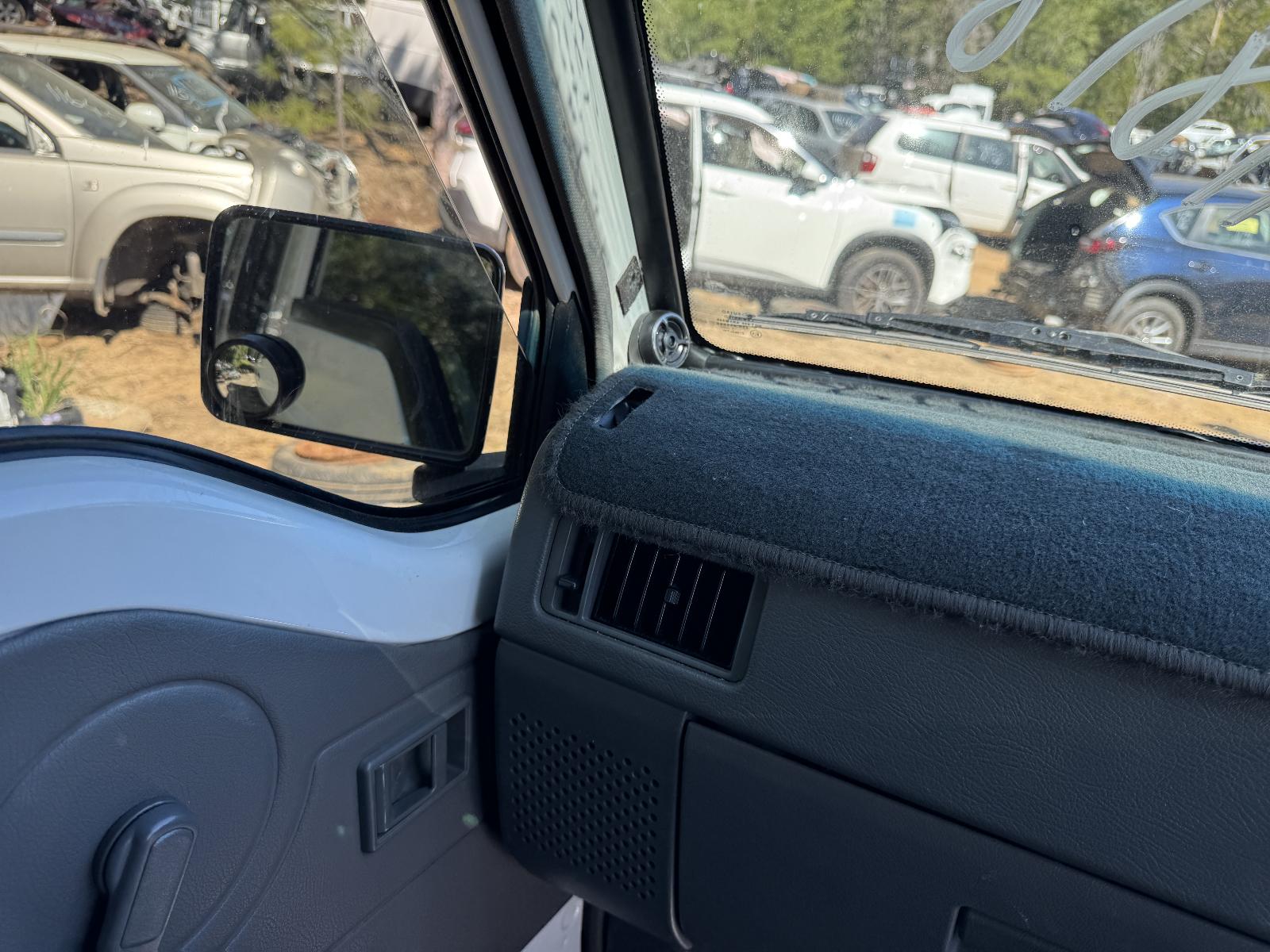View MITSUBISHI L300 2007 2 Door Van Breaking