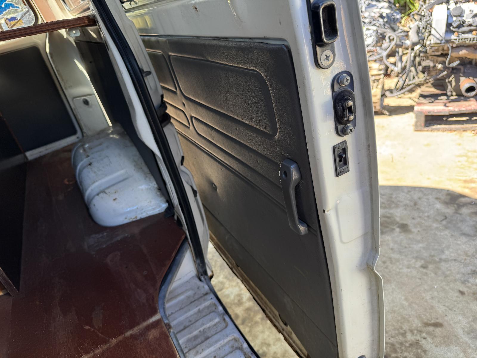 View MITSUBISHI L300 2007 2 Door Van Breaking