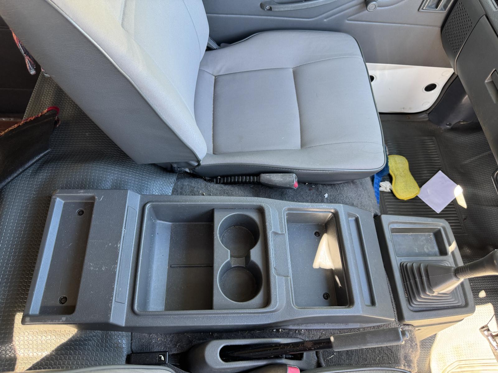 View MITSUBISHI L300 2007 2 Door Van Breaking