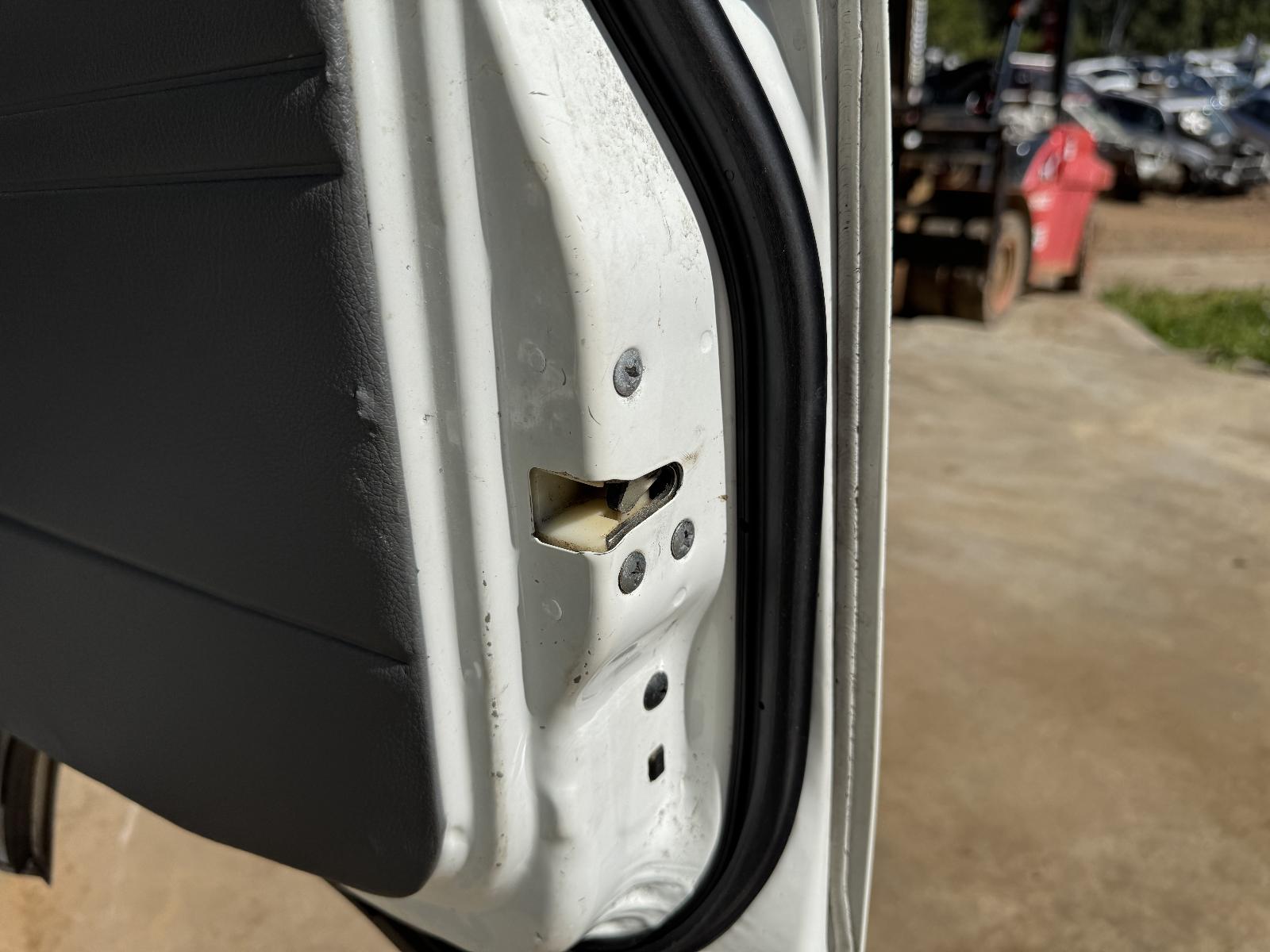 View MITSUBISHI L300 2007 2 Door Van Breaking