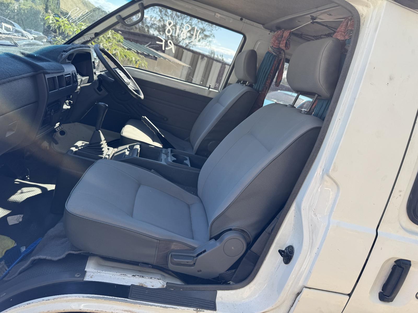 View MITSUBISHI L300 2007 2 Door Van Breaking