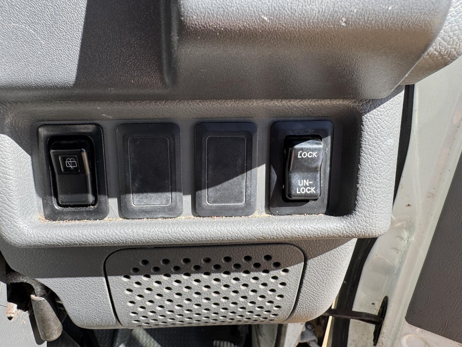View MITSUBISHI L300 2007 2 Door Van Breaking