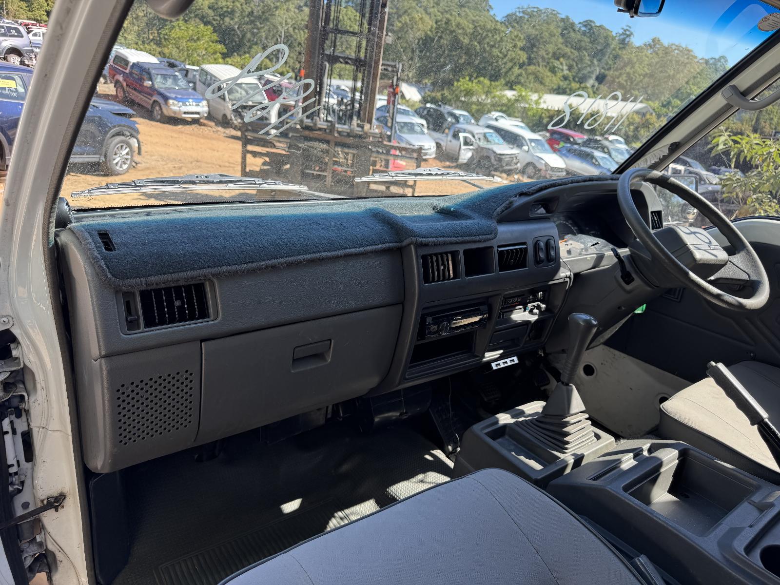 View MITSUBISHI L300 2007 2 Door Van Breaking