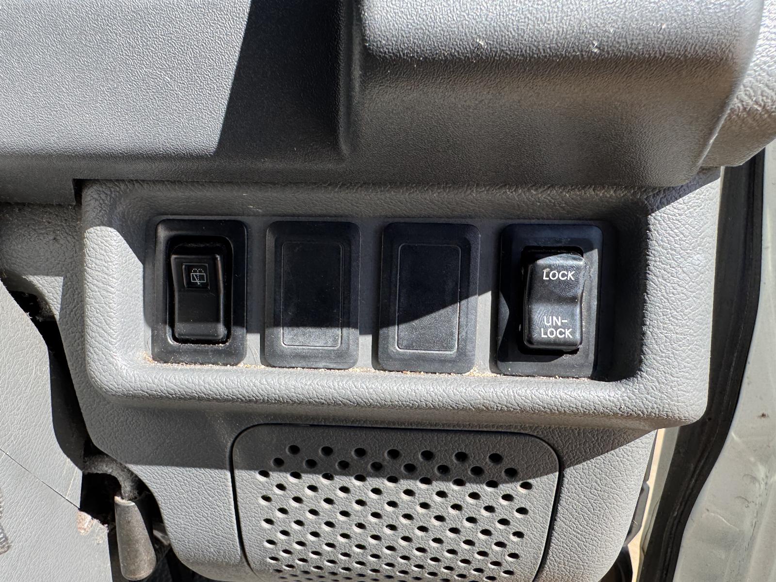View MITSUBISHI L300 2007 2 Door Van Breaking