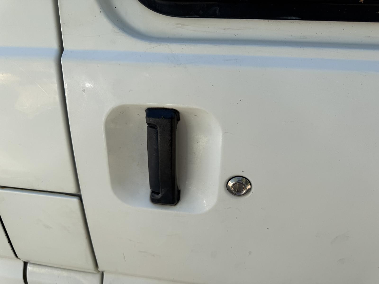 View MITSUBISHI L300 2007 2 Door Van Breaking