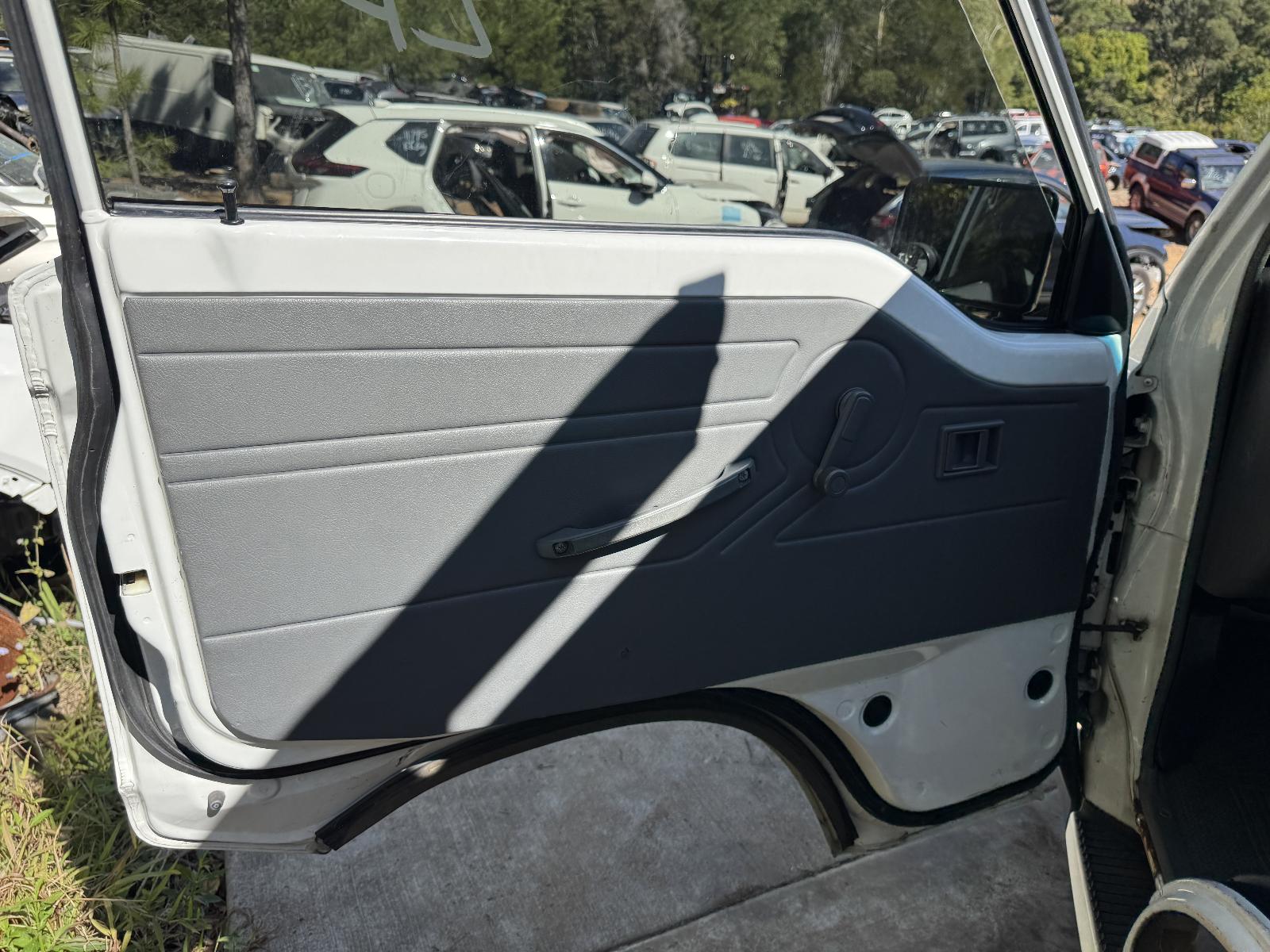 View MITSUBISHI L300 2007 2 Door Van Breaking