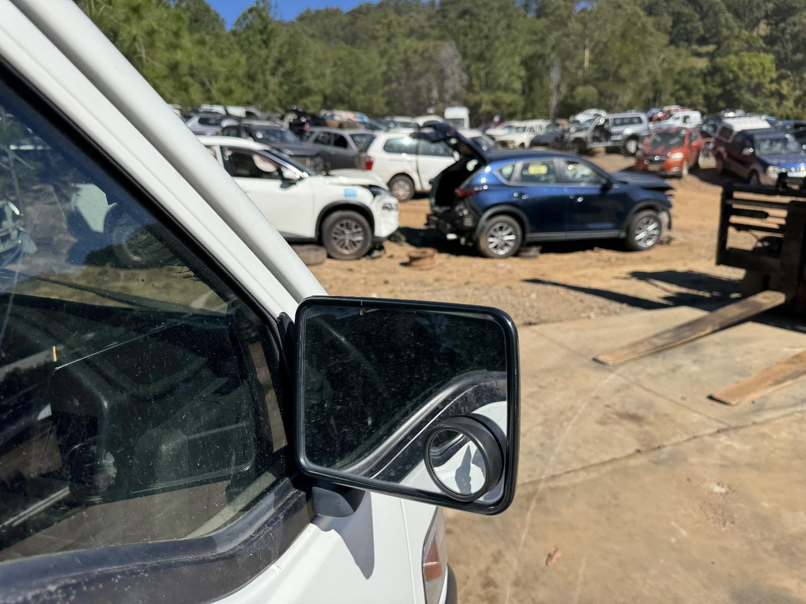 View MITSUBISHI L300 2007 2 Door Van Breaking